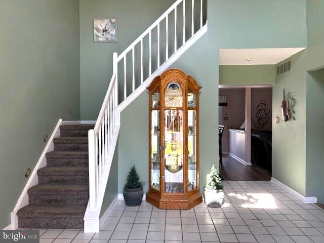 28 Trapper Road Sewell, NJ 08080 - Photo 6 of 59 Large foyer