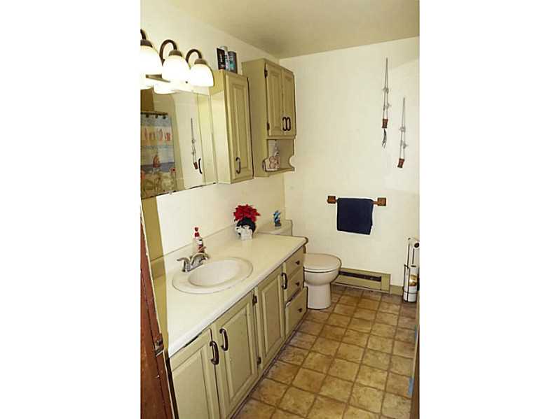 1576 Eagleville Road Tiverton, RI 02878 - Photo 15 of 25 Bathroom.