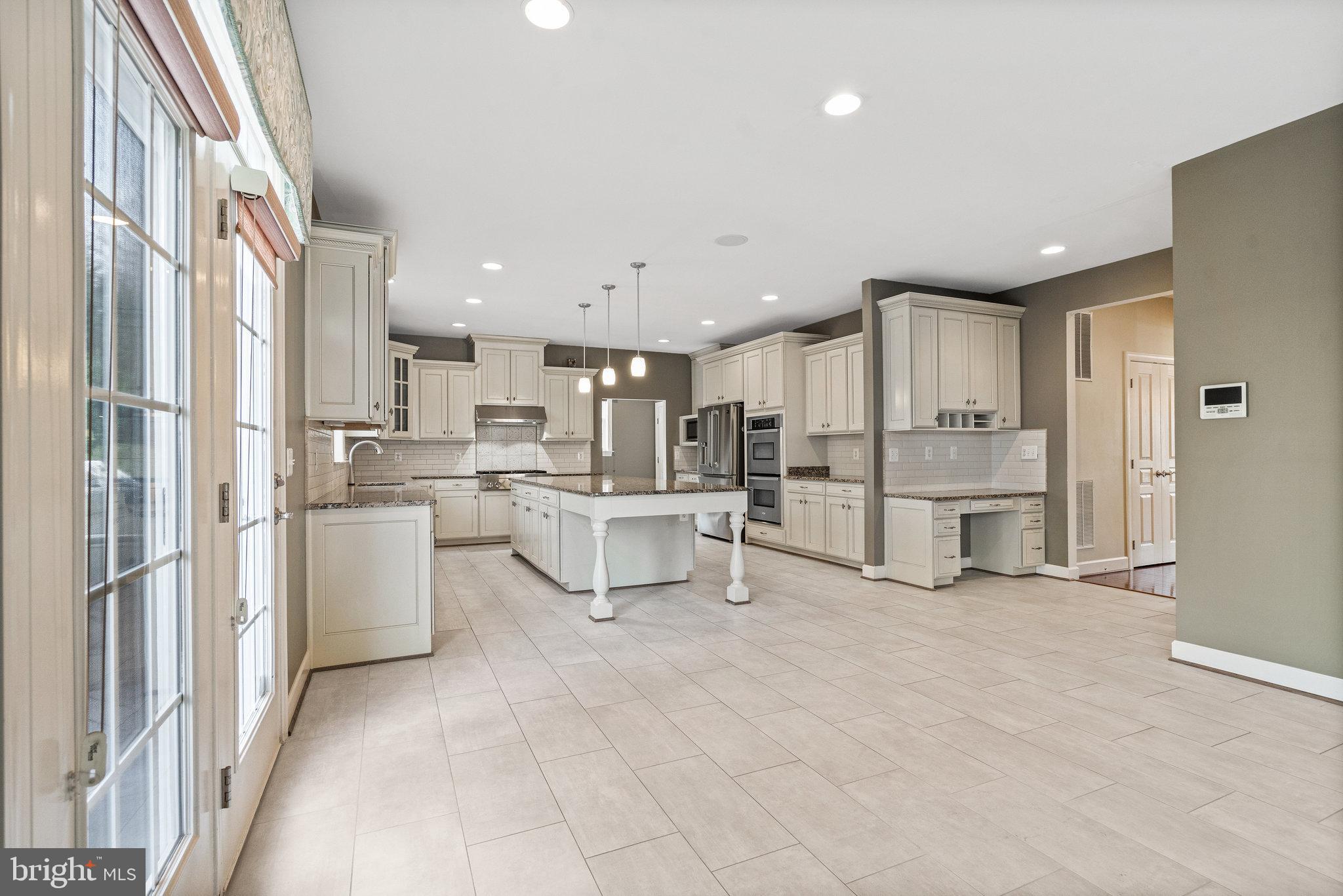 4561 Rona Place Fairfax, VA 22030 - Photo 20 of 78 Huge kitchen with island