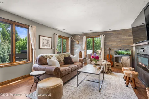 $889,000 | 1472 Main Street, Carbondale, CO 81623