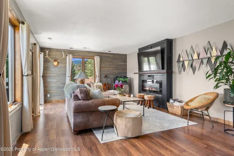 $889,000 | 1472 Main Street, Carbondale, CO 81623