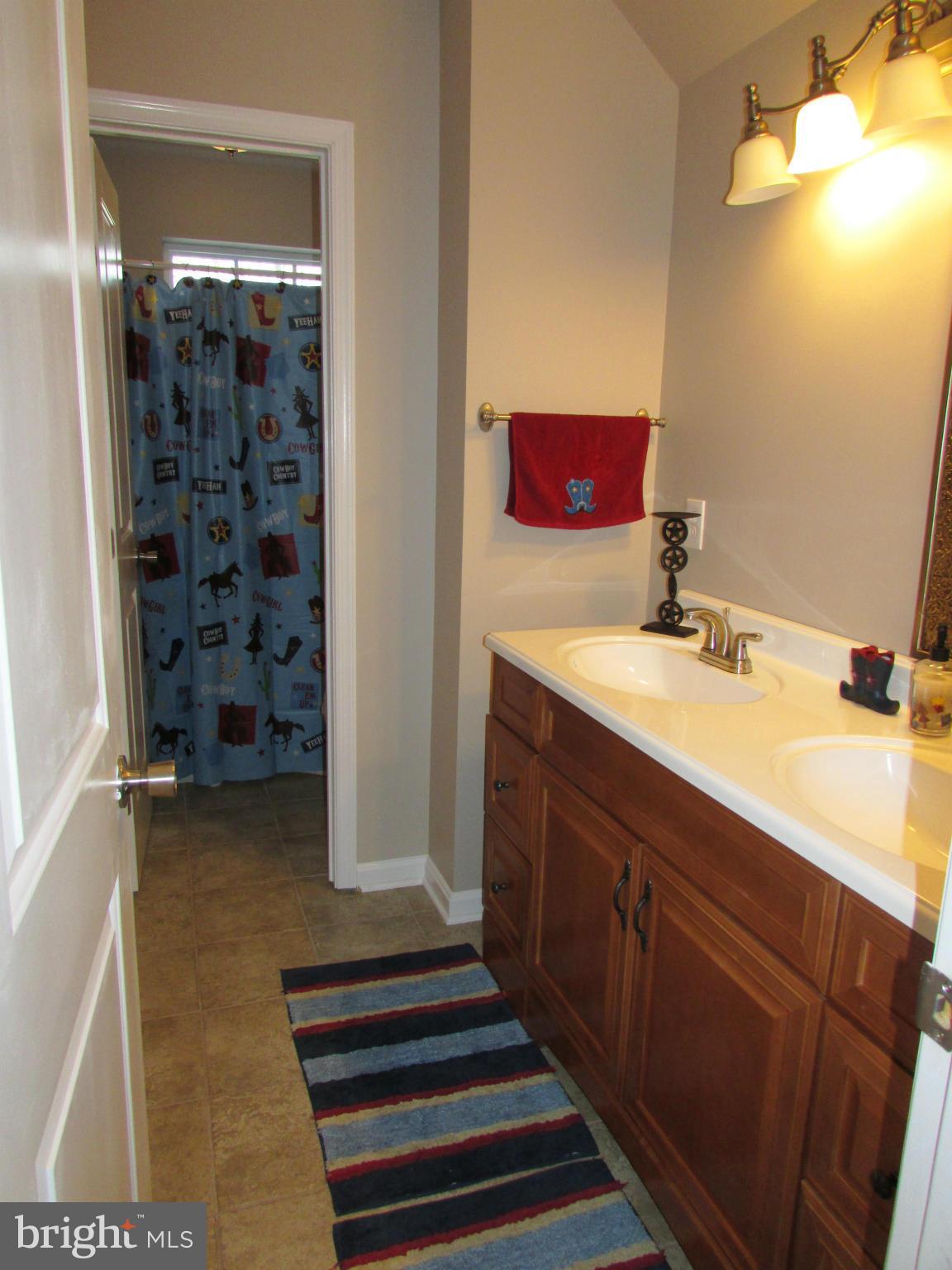 8369 Cobb Road Manassas, VA 20112 - Photo 20 of 26 Bath