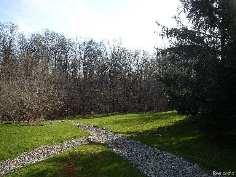 4885 Gallagher Road Rochester, MI 48306 - Photo 18 of 25 Exterior