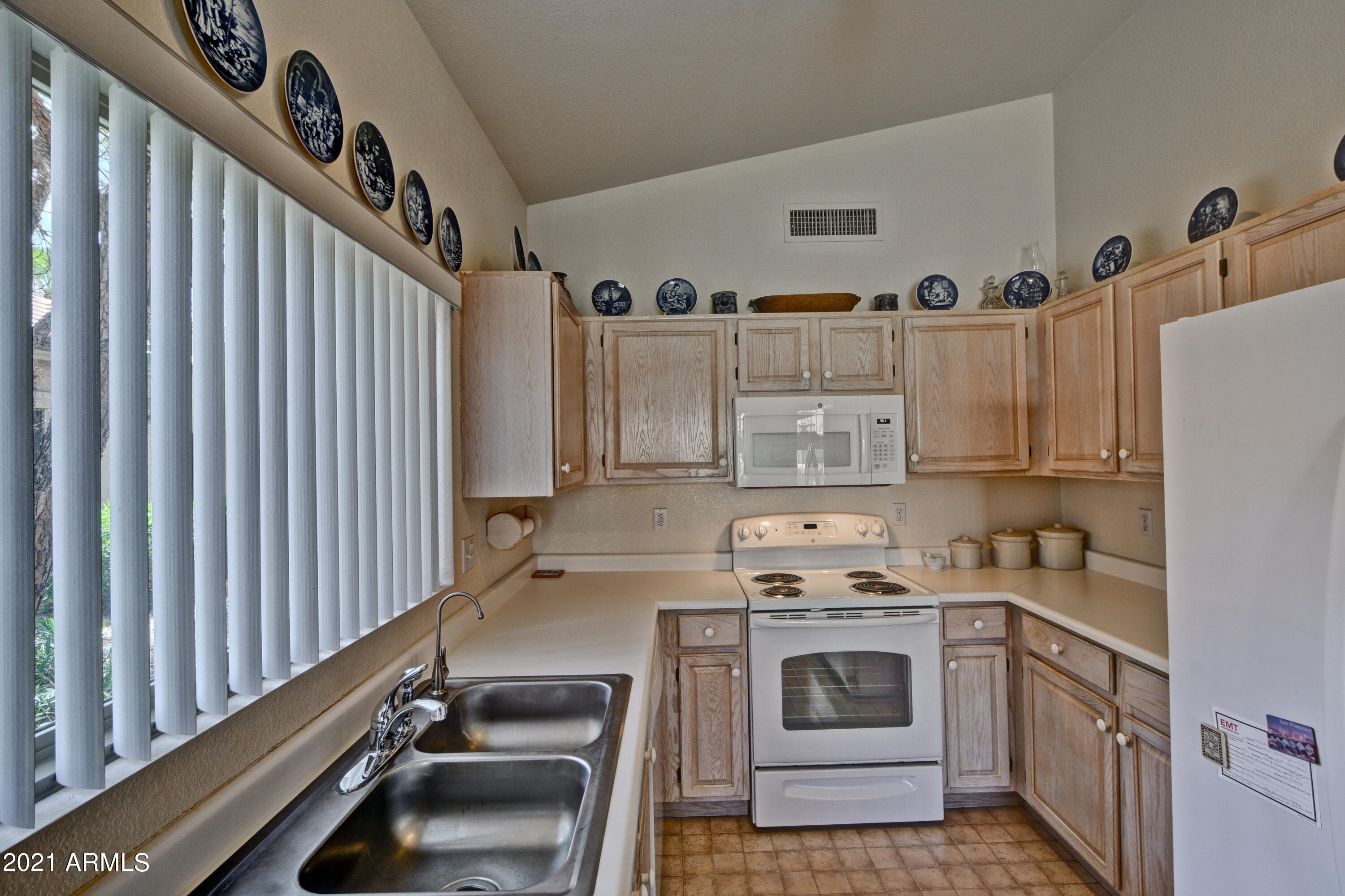 14300 West Bell Road, Unit 461 Surprise, AZ 85374 - Photo 5 of 22 5Kitchen3