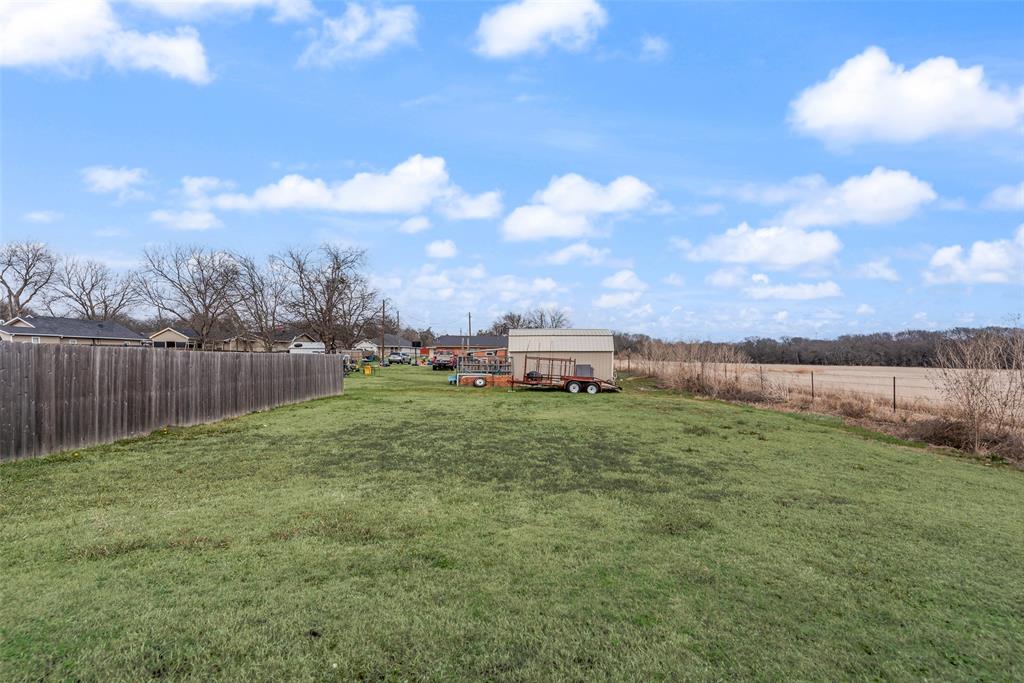 309 East 2nd Street Maypearl, TX 76064 - Photo 18 of 20 a backyard of a house with lots of green space