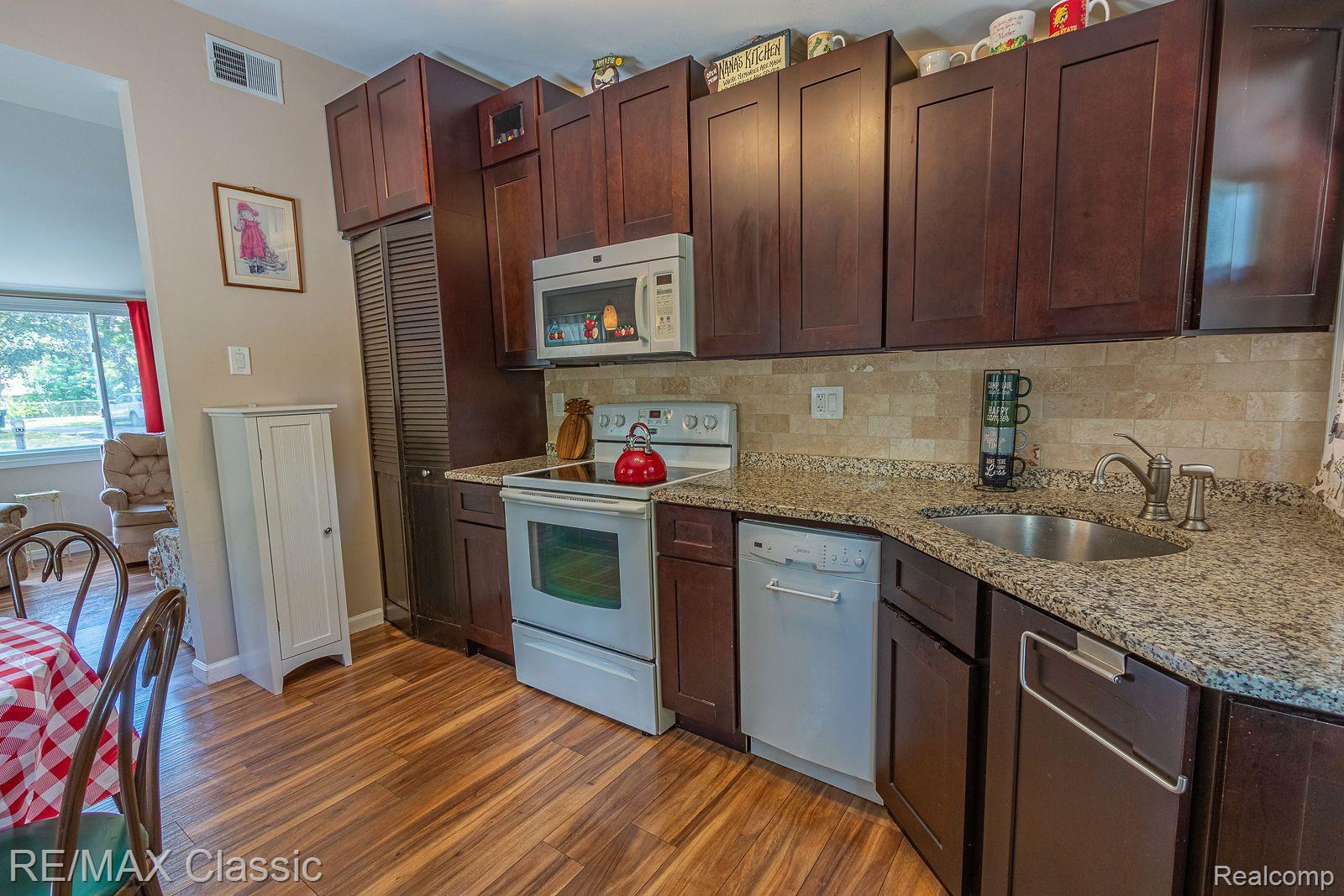 1833 Scheifle Road Walled Lake, MI 48390 - Photo 9 of 31 Gallery Image 9