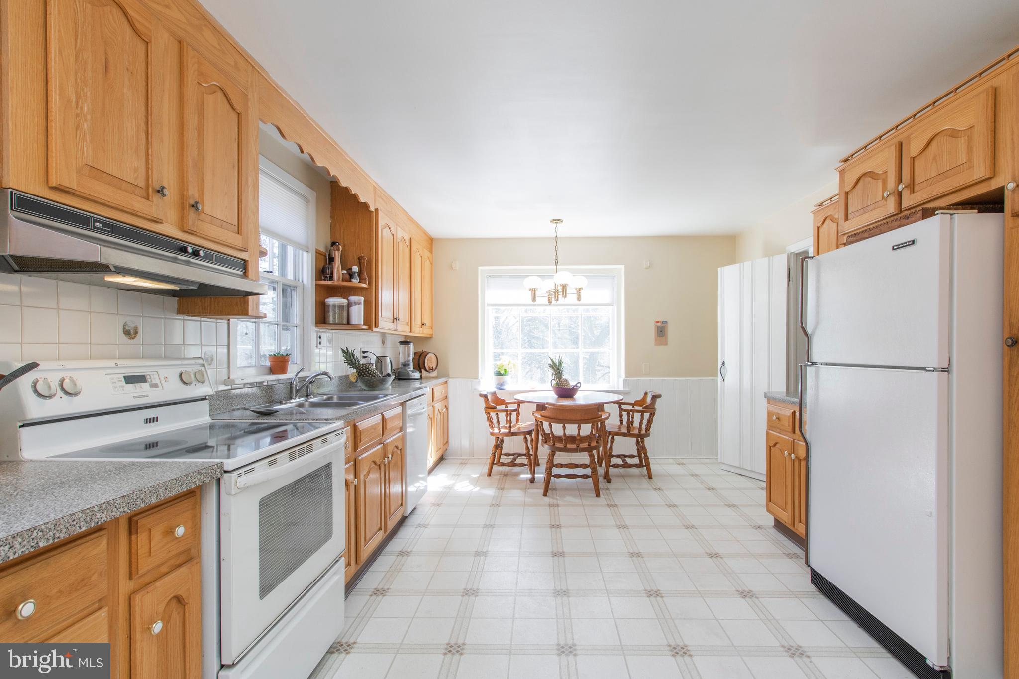 260 North Bent Road Wyncote, PA 19095 - Photo 12 of 56 Large Eat-in Kitchen