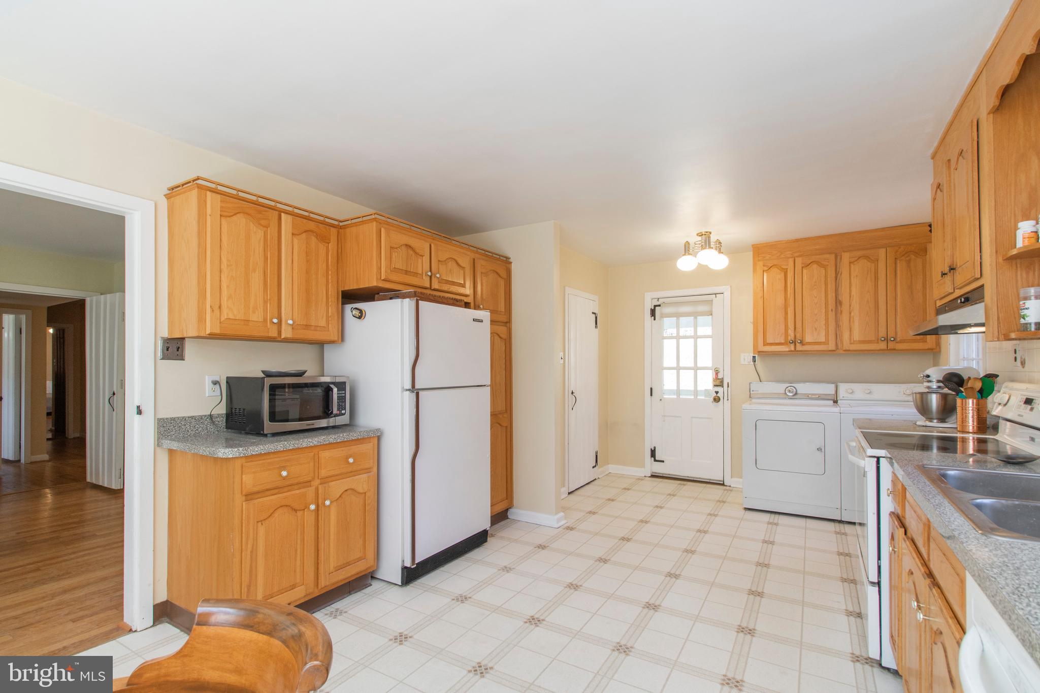 260 North Bent Road Wyncote, PA 19095 - Photo 14 of 56 Large Eat-in Kitchen