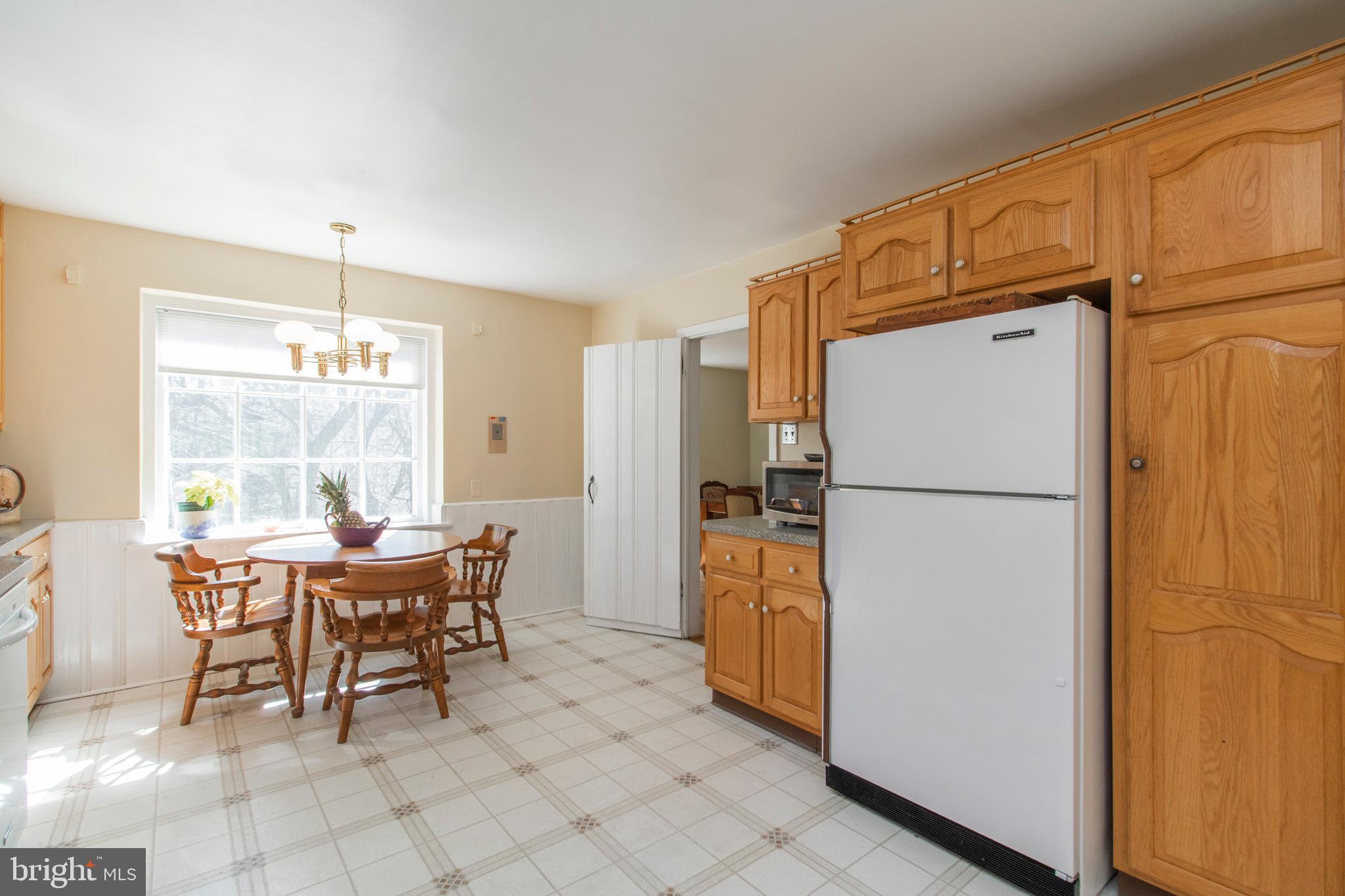 260 North Bent Road Wyncote, PA 19095 - Photo 15 of 56 Large Eat-in Kitchen