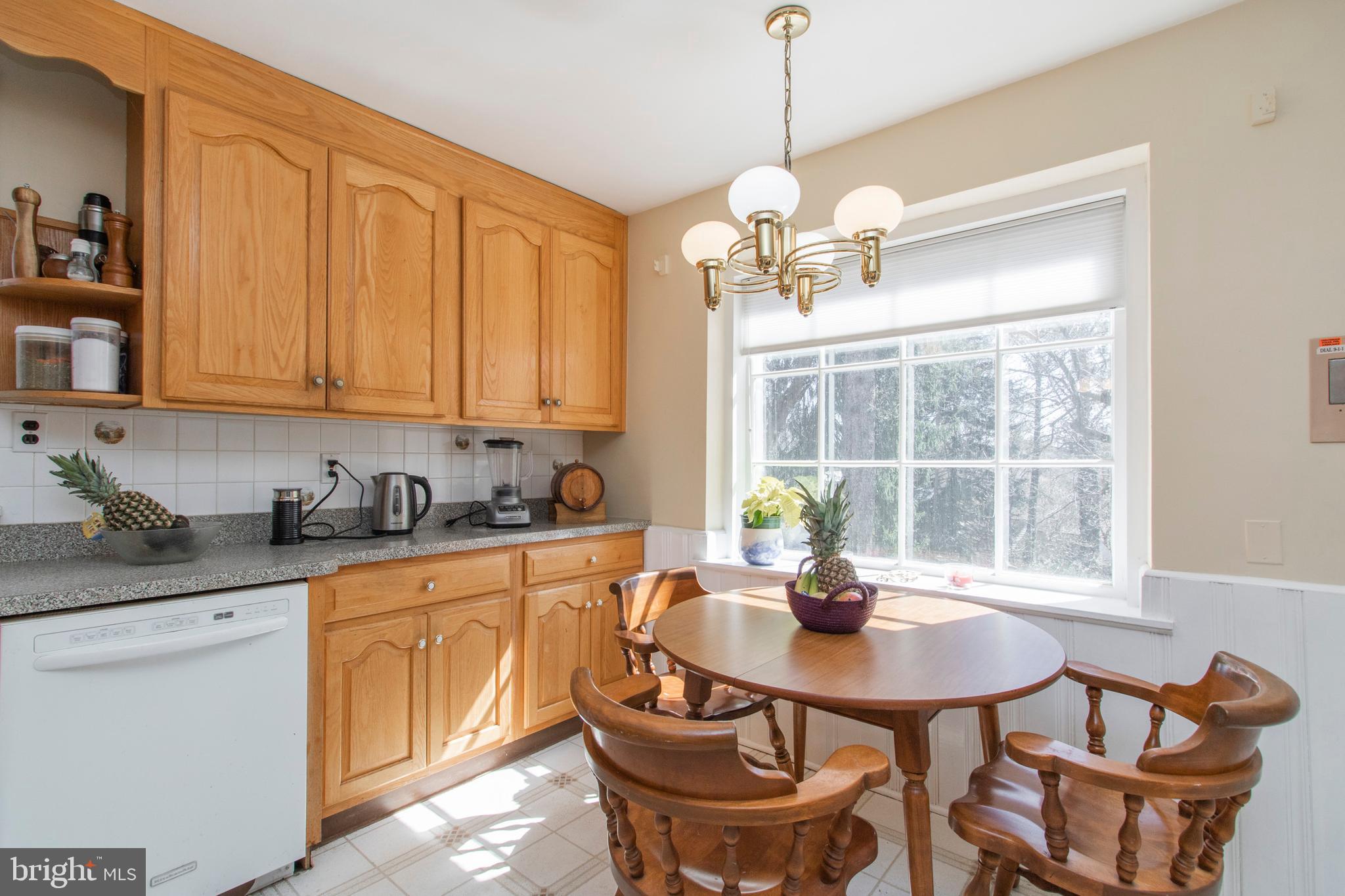 260 North Bent Road Wyncote, PA 19095 - Photo 16 of 56 Large Eat-in Kitchen