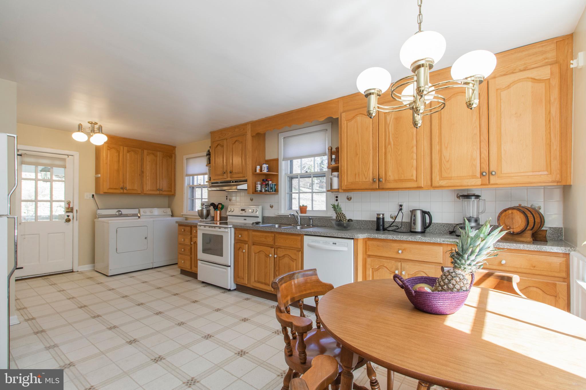 260 North Bent Road Wyncote, PA 19095 - Photo 18 of 56 Large Eat-in Kitchen