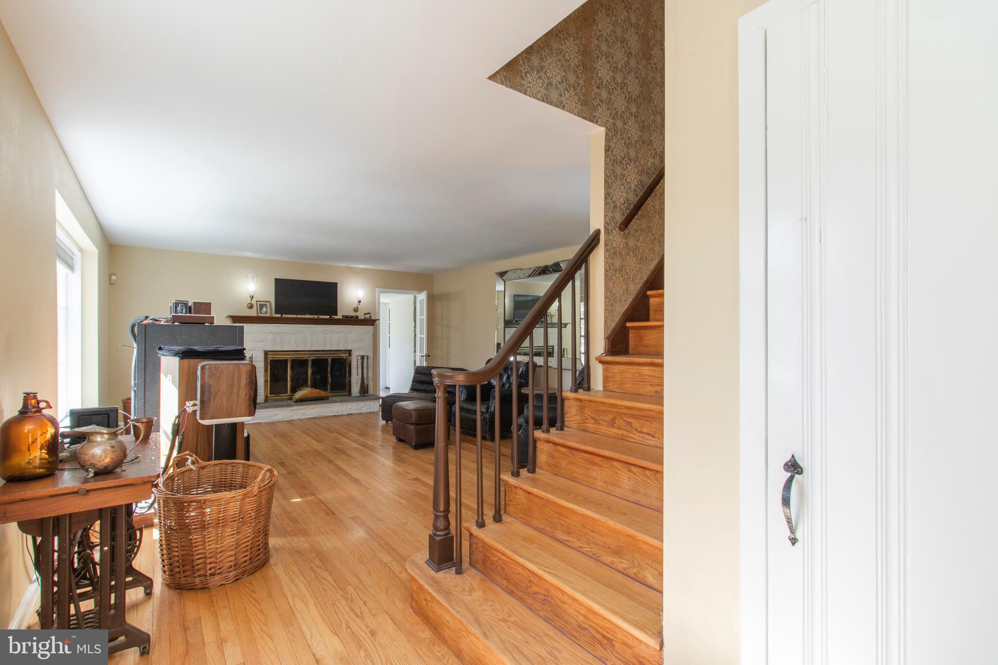 260 North Bent Road Wyncote, PA 19095 - Photo 3 of 56 Entry Foyer
