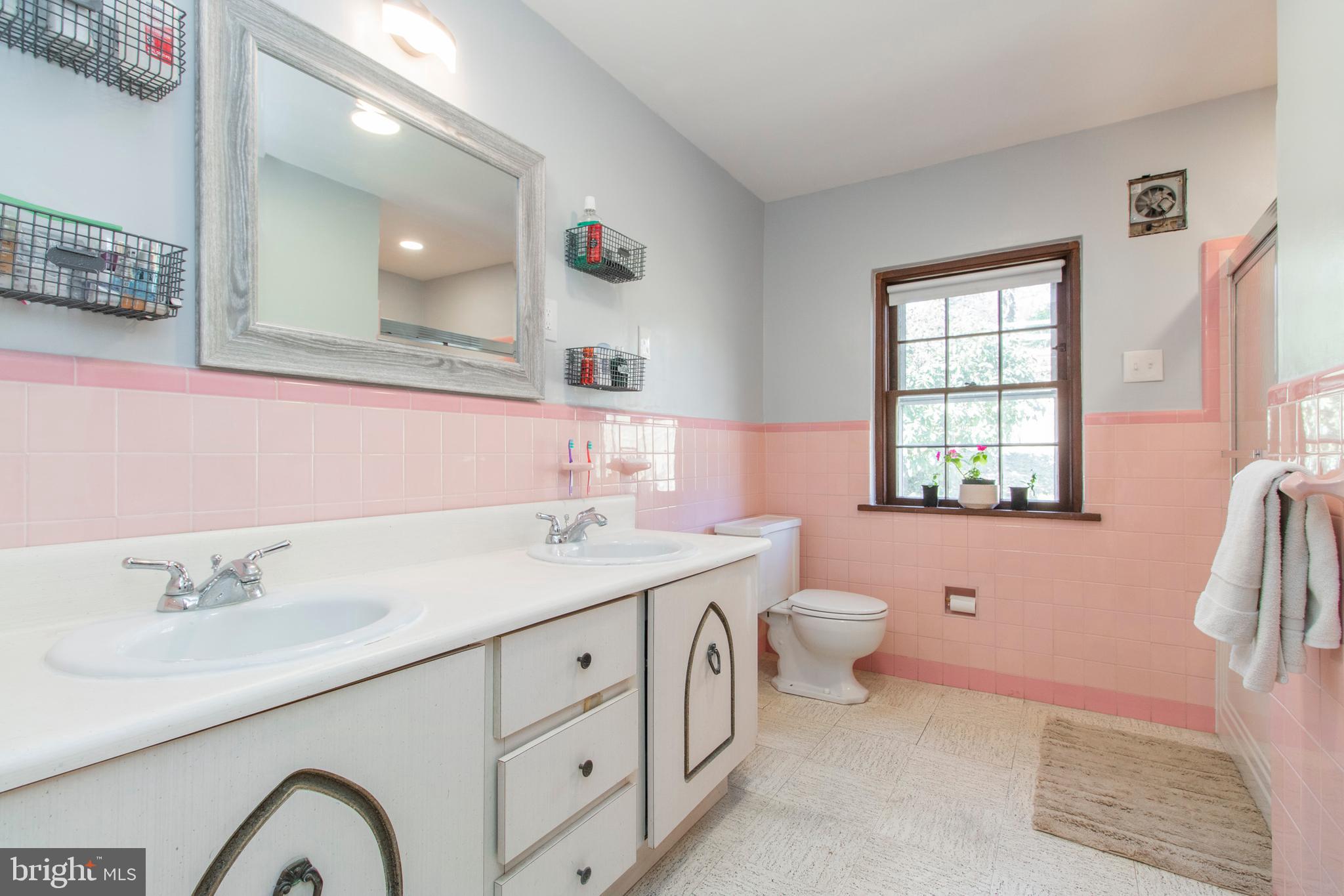 260 North Bent Road Wyncote, PA 19095 - Photo 27 of 56 1st Floor Bathroom