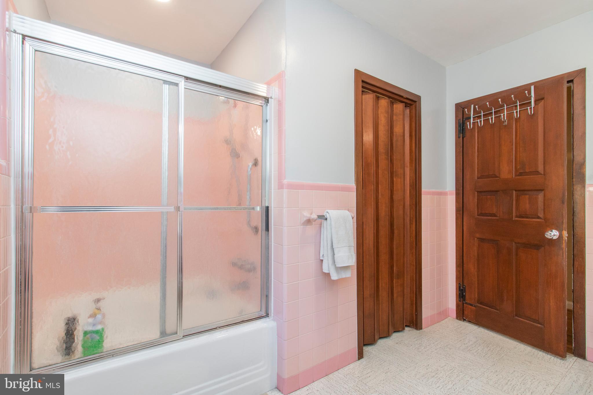 260 North Bent Road Wyncote, PA 19095 - Photo 28 of 56 1st Floor Bathroom