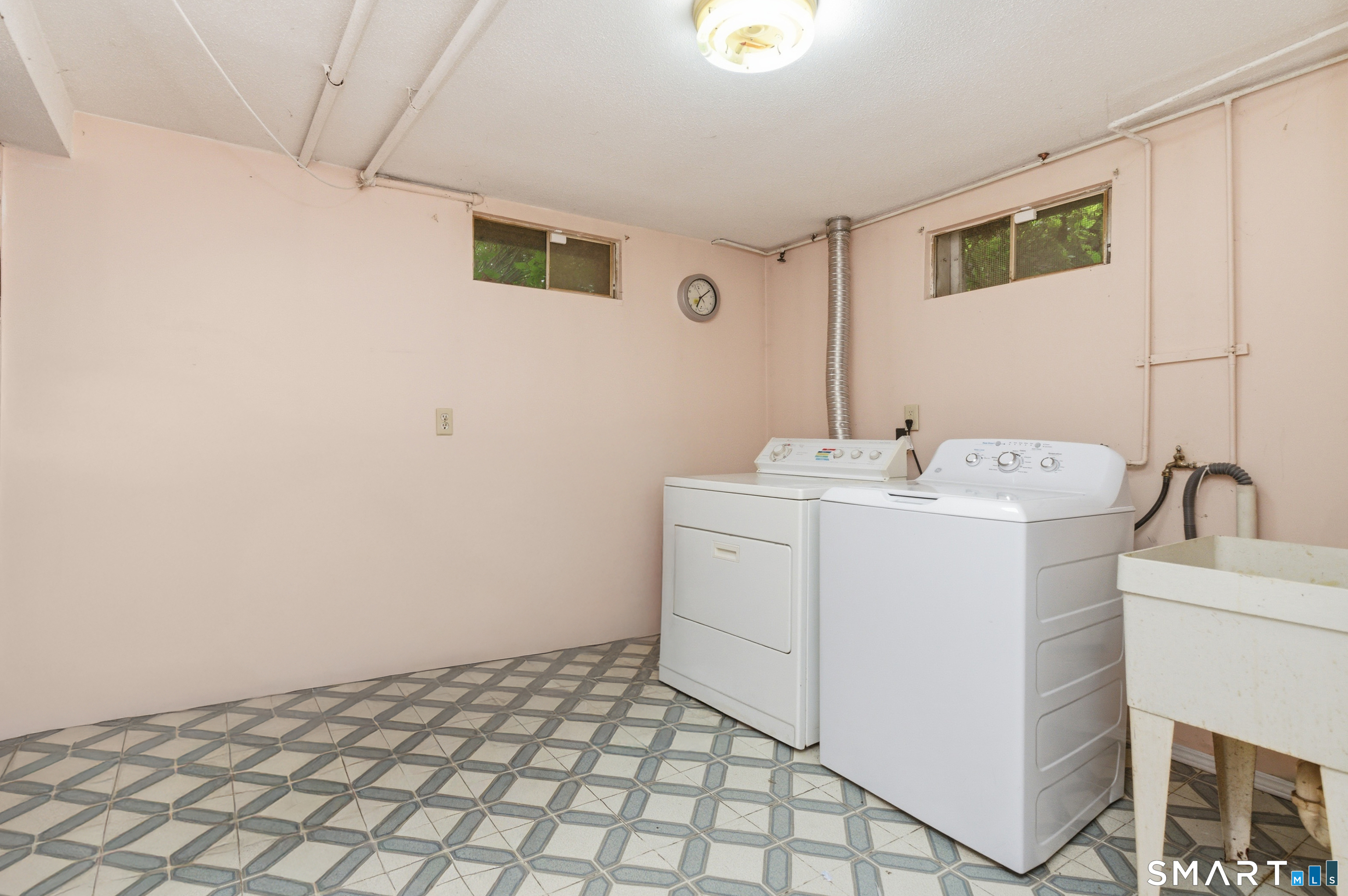 62 Fennbrook Road West Hartford, CT 06119 - Photo 32 of 39