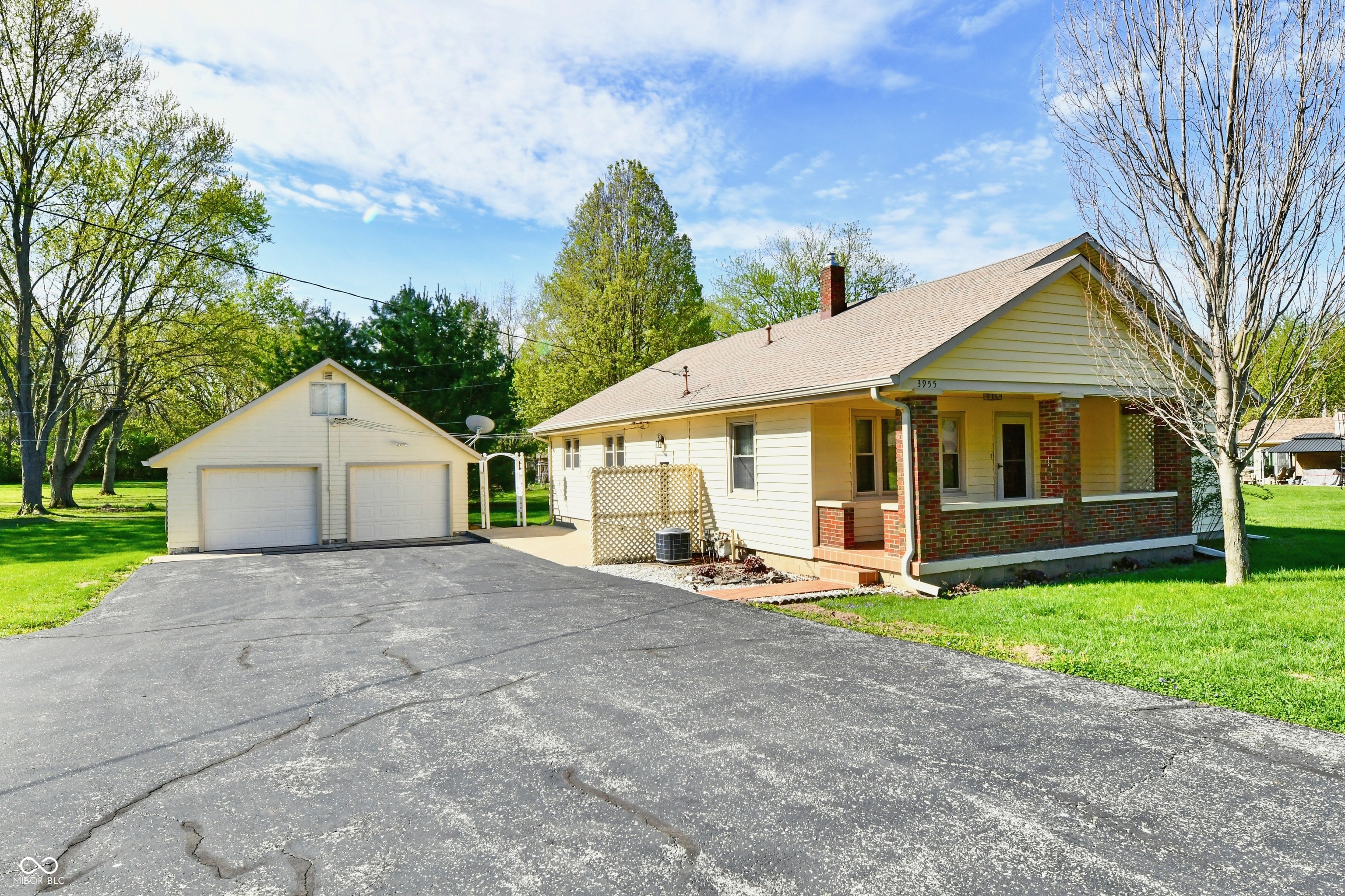 3955 Fairview Road Greenwood, IN 46142 - Photo 3 of 69