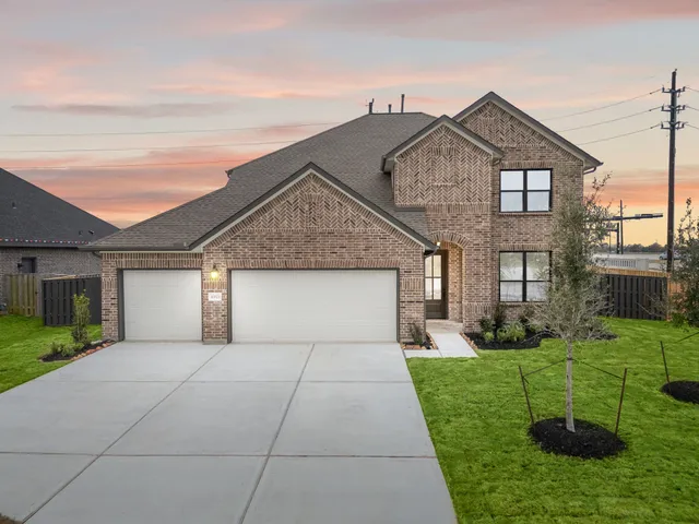 $449,990 | 10023 Goliad Drive, Mont Belvieu, TX 77523