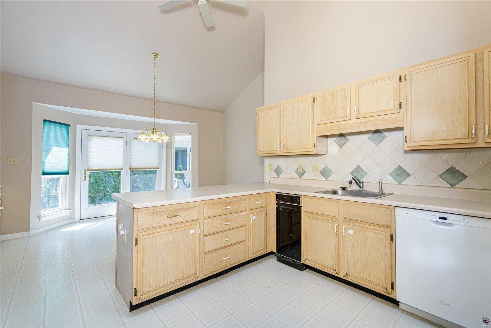 265 Ashdown Forest, Unit 14 Weldon Spring, MO 63304 - Photo 11 of 69 Gallery Image 11