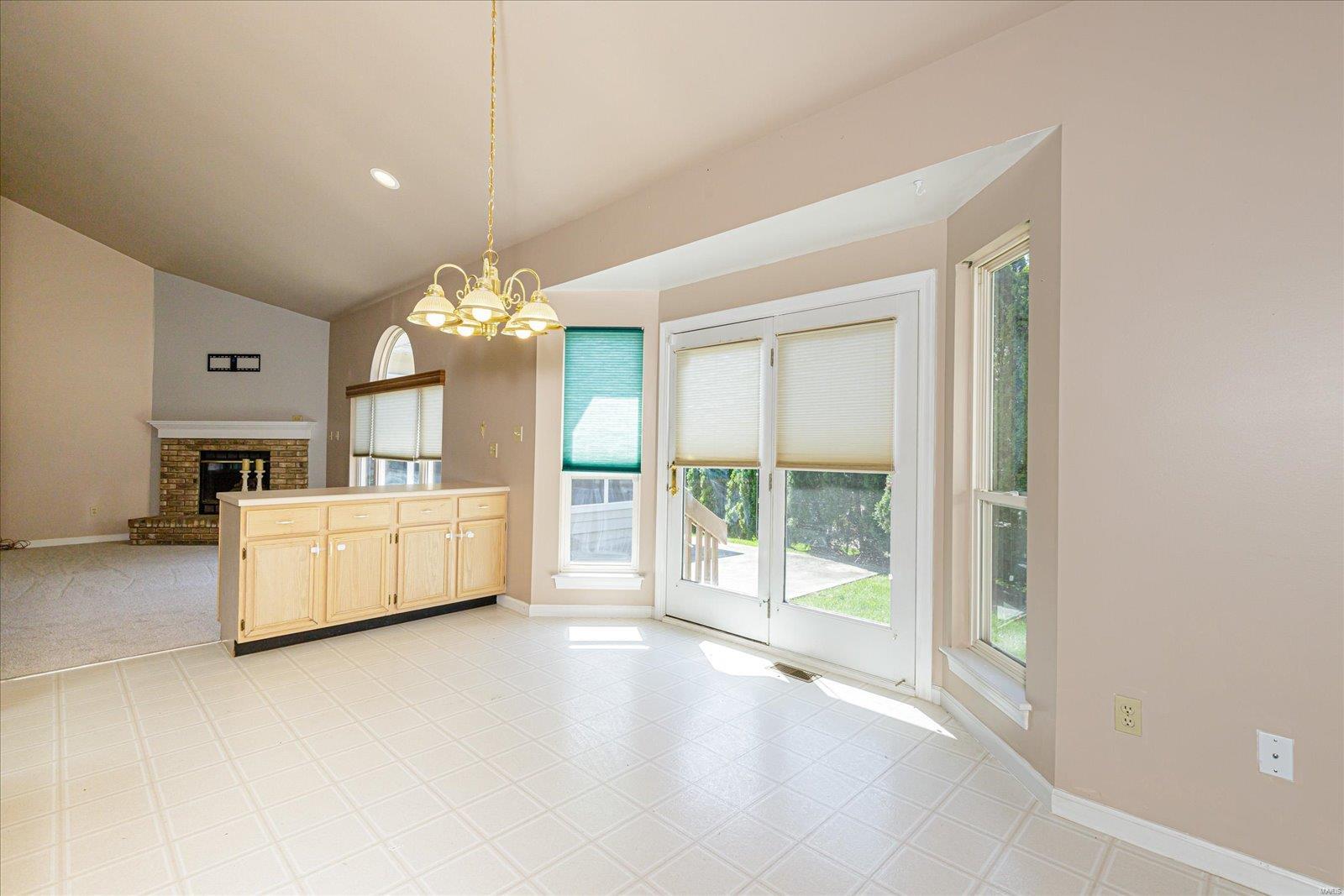 265 Ashdown Forest, Unit 14 Weldon Spring, MO 63304 - Photo 16 of 69 Gallery Image 16