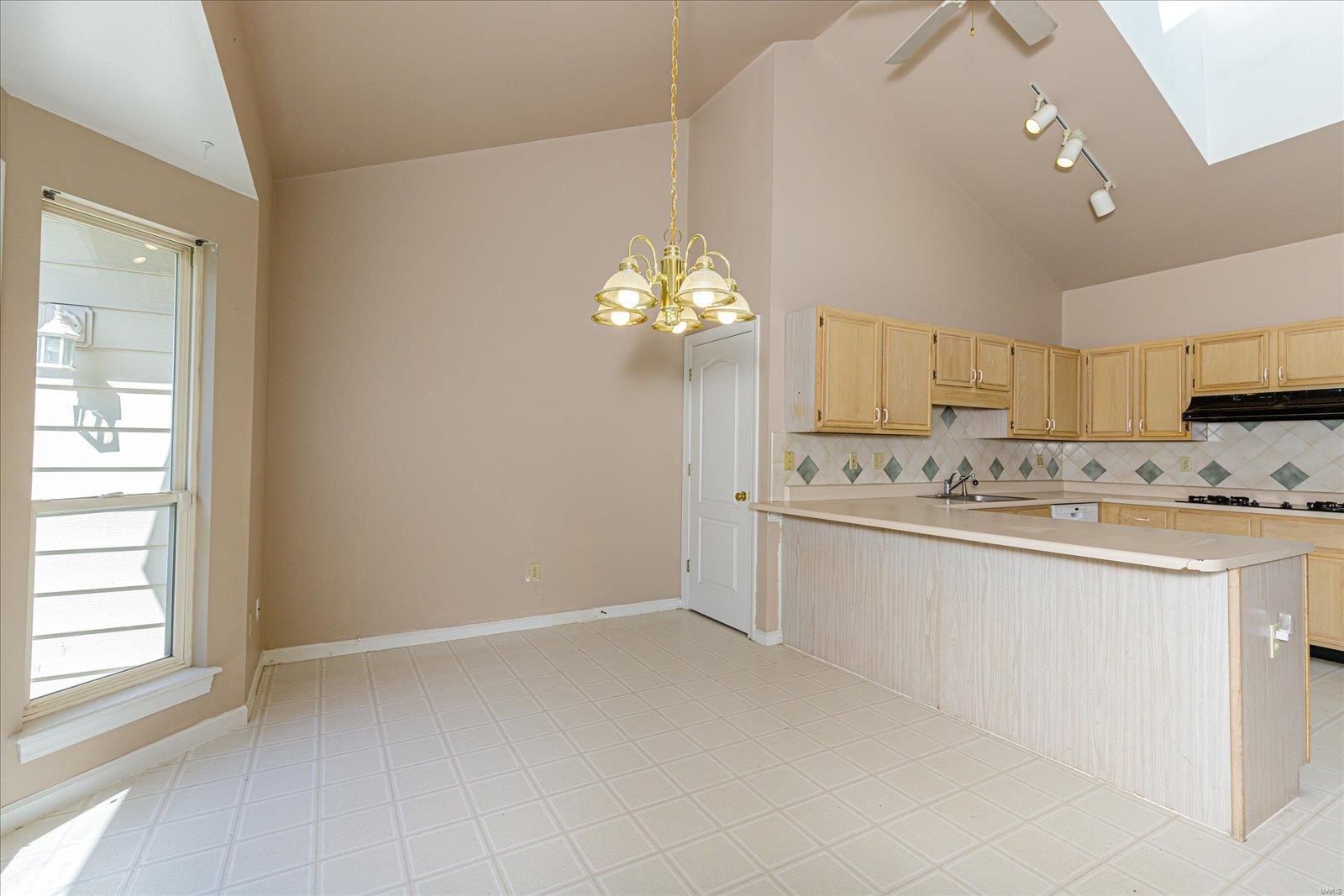 265 Ashdown Forest, Unit 14 Weldon Spring, MO 63304 - Photo 18 of 69 Gallery Image 18