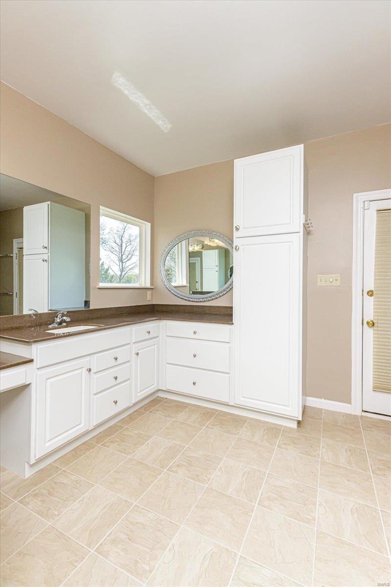 265 Ashdown Forest, Unit 14 Weldon Spring, MO 63304 - Photo 31 of 69 Gallery Image 31