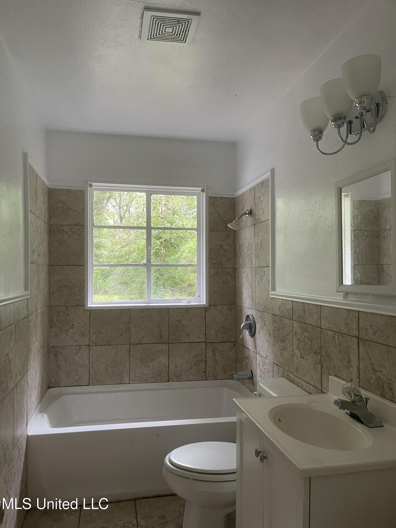 2938 Oak Forest Drive Jackson, MS 39212 - Photo 15 of 25 IMG_6400