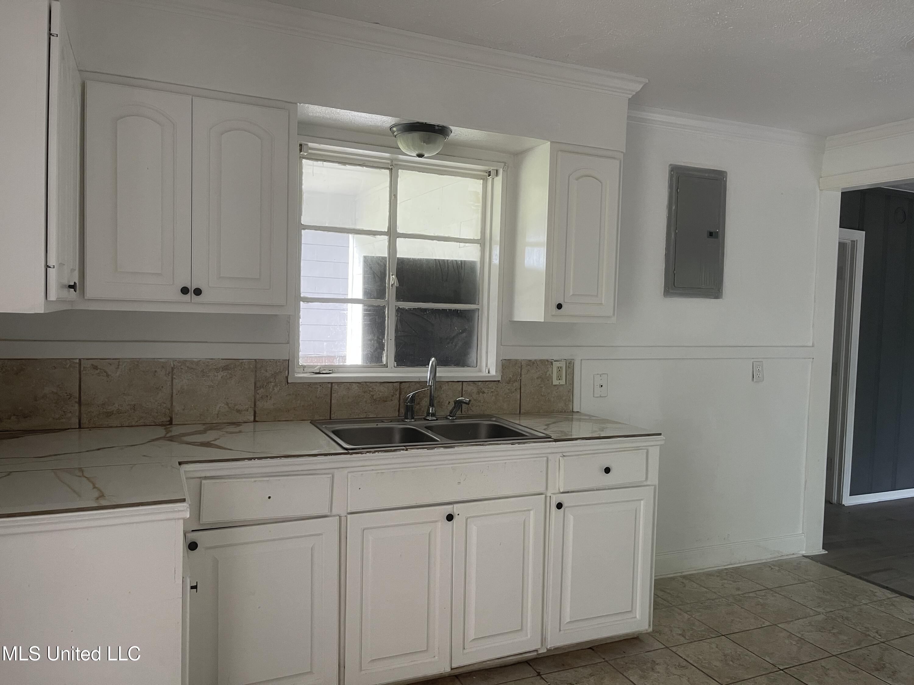 2938 Oak Forest Drive Jackson, MS 39212 - Photo 5 of 25 IMG_6391