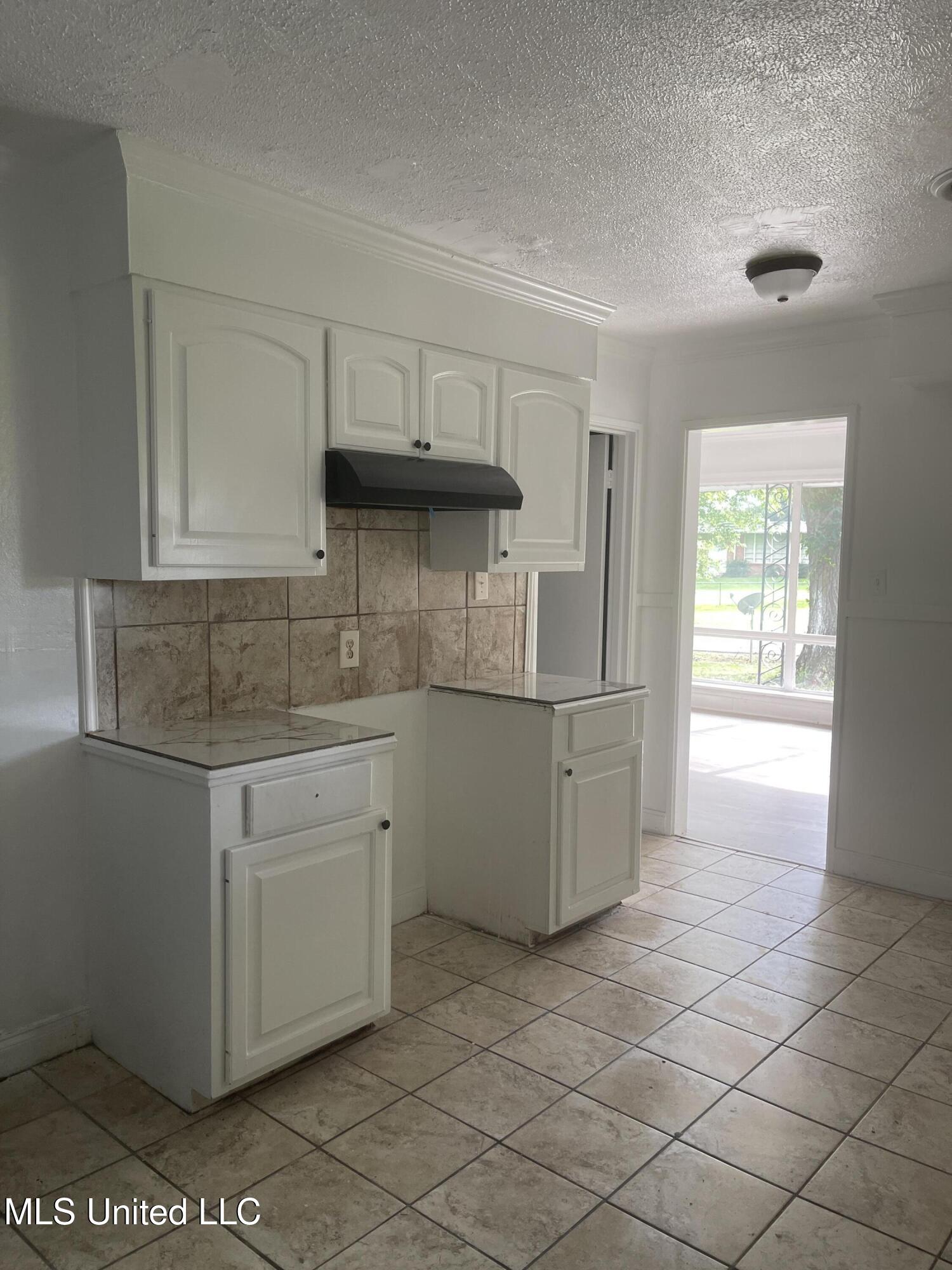 2938 Oak Forest Drive Jackson, MS 39212 - Photo 6 of 25 IMG_6410