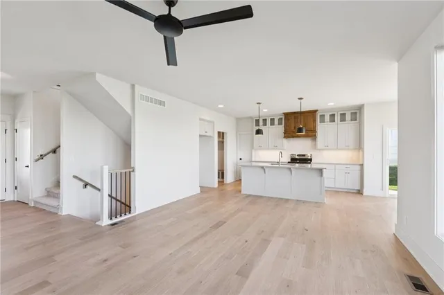 $650,000 | 1916 Longview Drive, Liberty, MO 64068