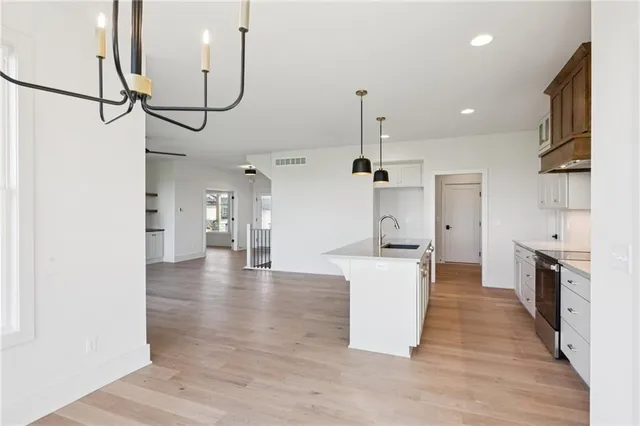 $640,000 | 1916 Longview Drive, Liberty, MO 64068