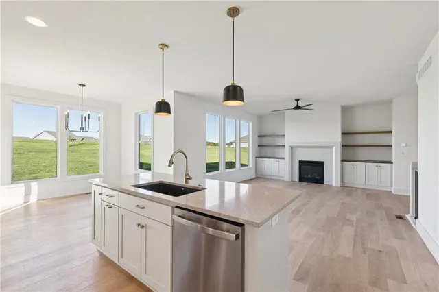 $640,000 | 1916 Longview Drive, Liberty, MO 64068