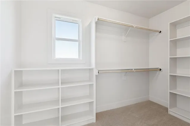 $640,000 | 1916 Longview Drive, Liberty, MO 64068