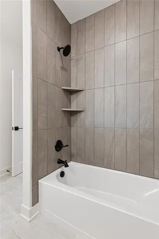 $650,000 | 1916 Longview Drive, Liberty, MO 64068