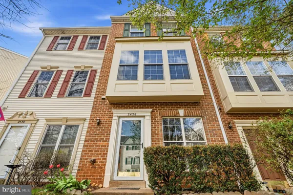 $550,000 | 2428 Corn Crib Court, Herndon, VA 20171