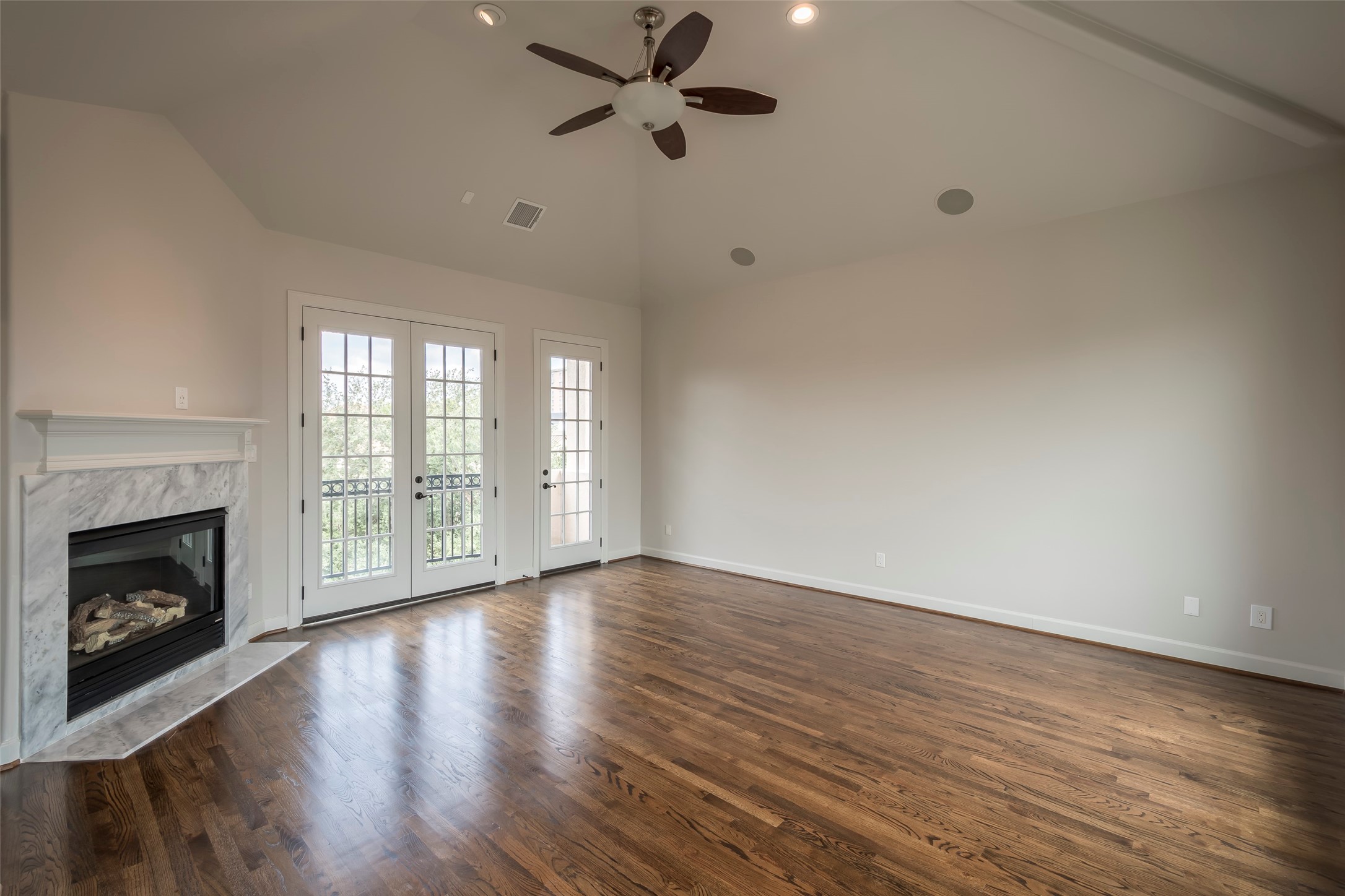 6334 Mystic Bridge Drive Houston, TX 77021 - Photo 28 of 47 wooden floor fireplace and windows in an empty room