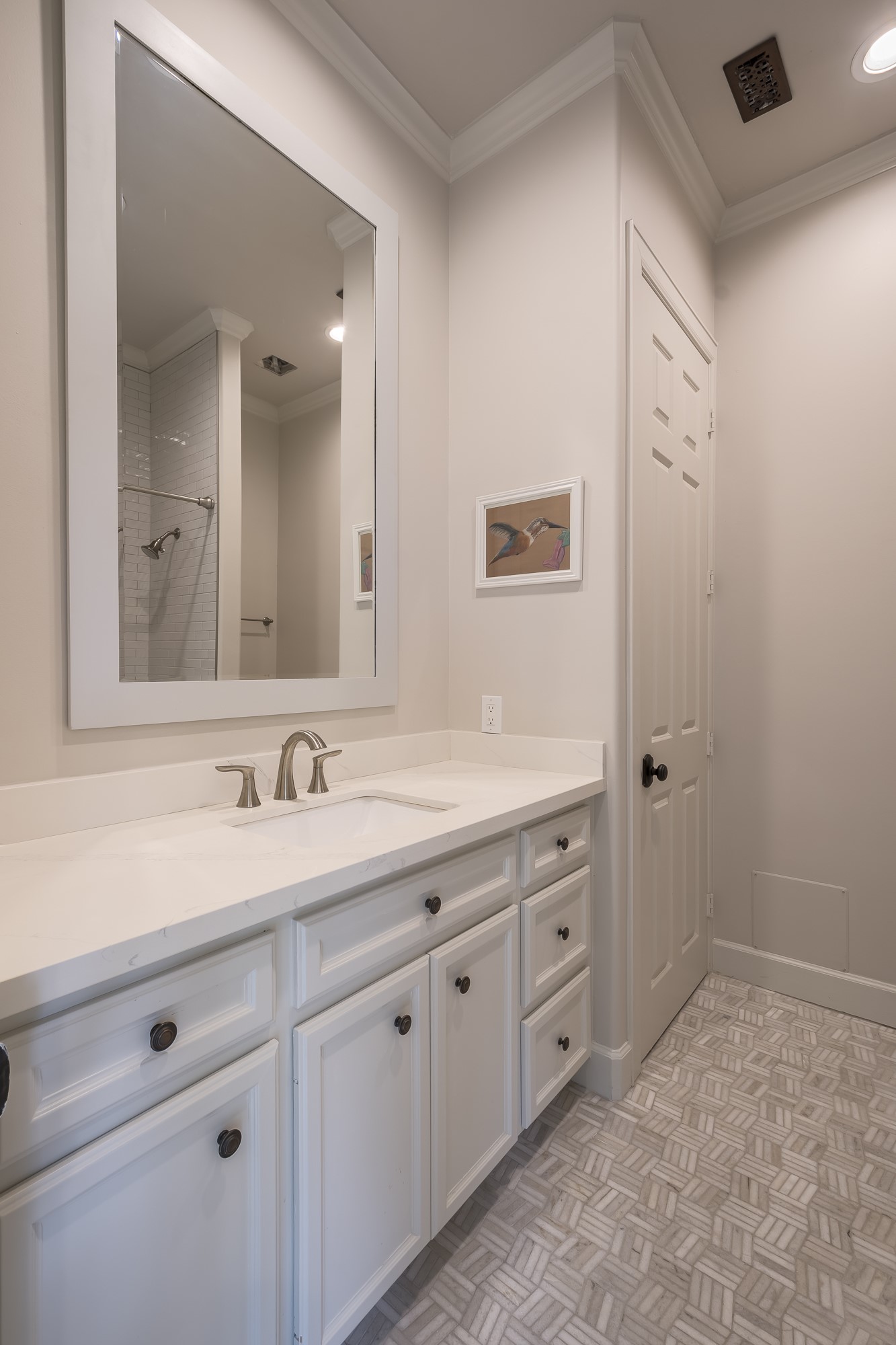 6334 Mystic Bridge Drive Houston, TX 77021 - Photo 9 of 47 a bathroom with a granite countertop sink mirror and