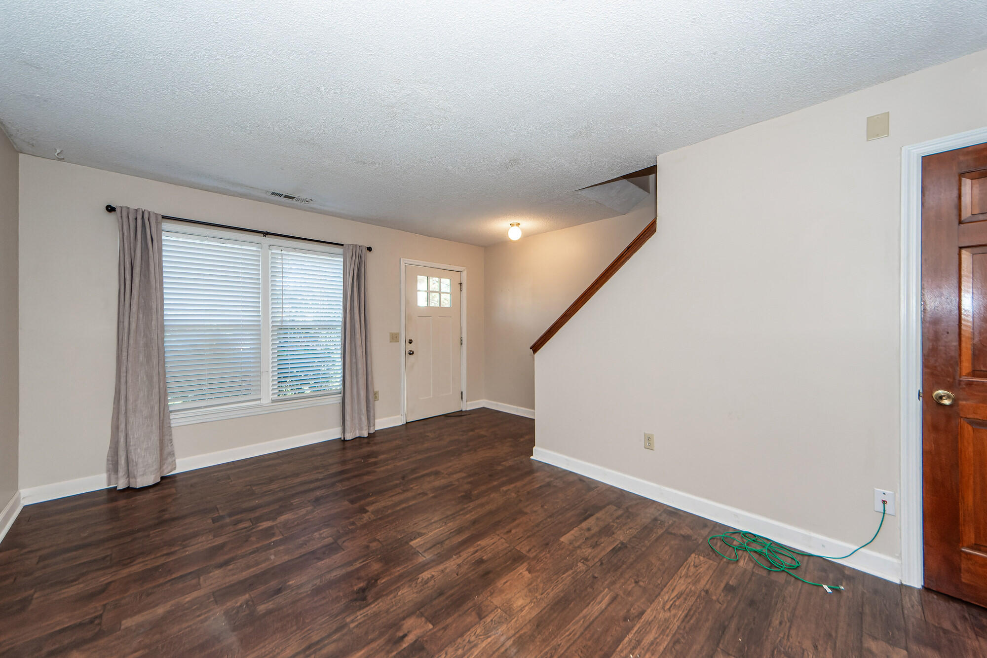 1411 Brockman Circle Charleston, SC 29412 - Photo 5 of 28 05