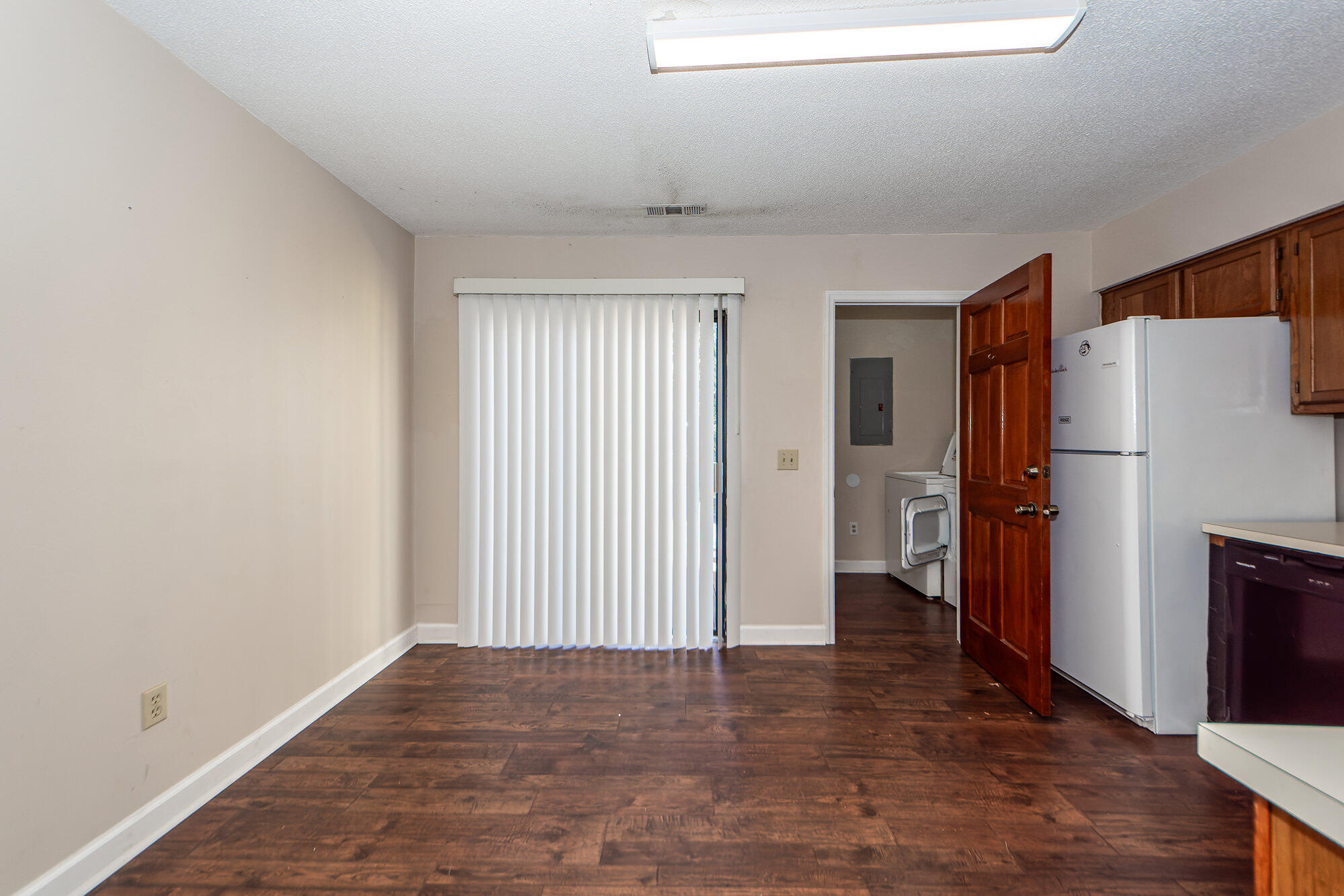 1411 Brockman Circle Charleston, SC 29412 - Photo 7 of 28 07