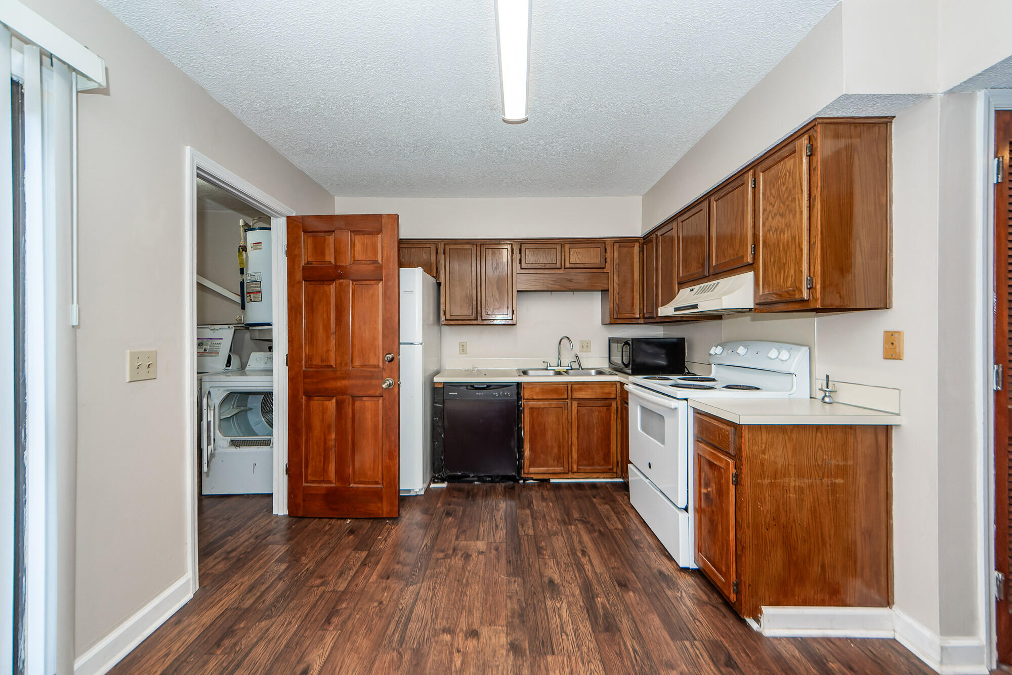 1411 Brockman Circle Charleston, SC 29412 - Photo 8 of 28 08