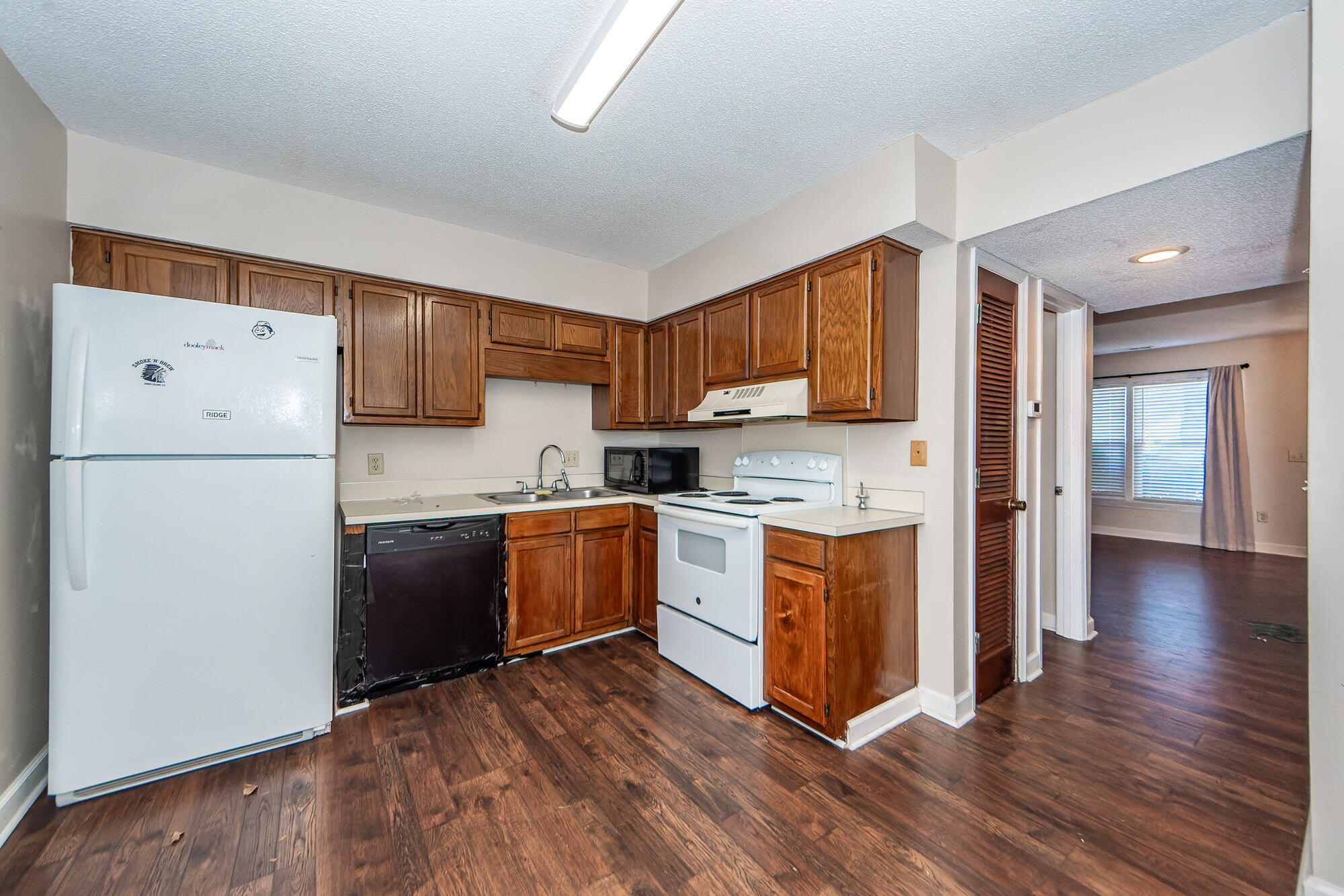 1411 Brockman Circle Charleston, SC 29412 - Photo 9 of 28 09