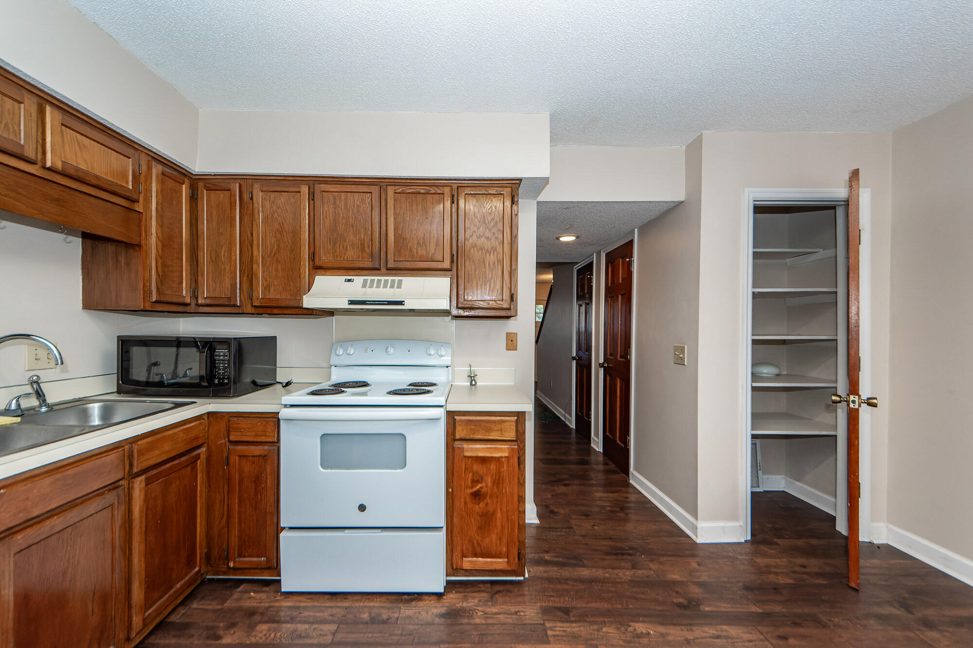 1411 Brockman Circle Charleston, SC 29412 - Photo 10 of 28 10