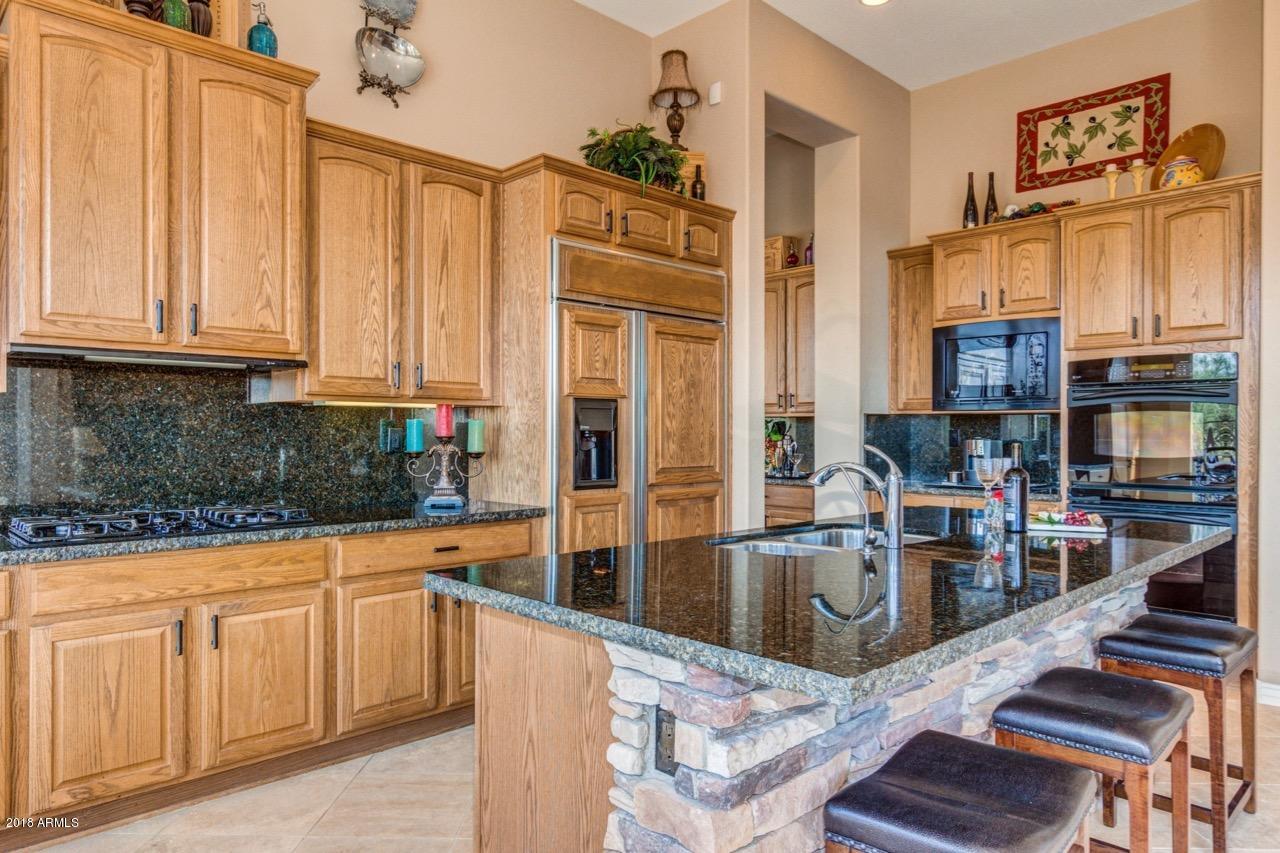 40808 North River Bend Road Phoenix, AZ 85086 - Photo 18 of 39 18-Kitchen with Gas Cooktop