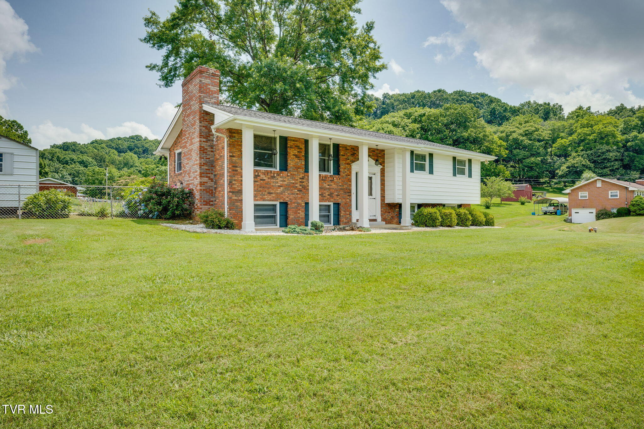 708 Hill Road Kingsport, TN 37664 - Photo 3 of 44 002