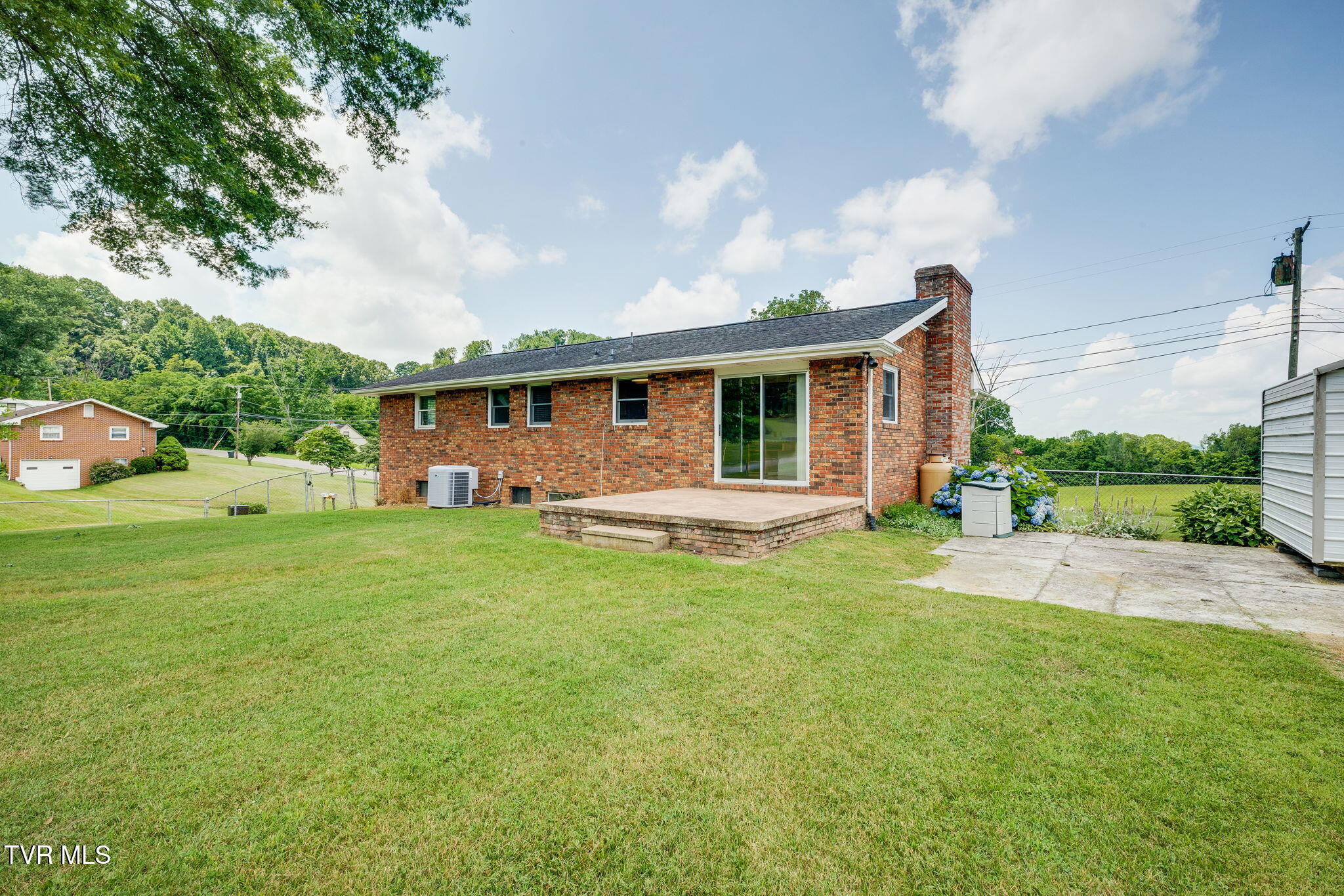 708 Hill Road Kingsport, TN 37664 - Photo 34 of 44 031