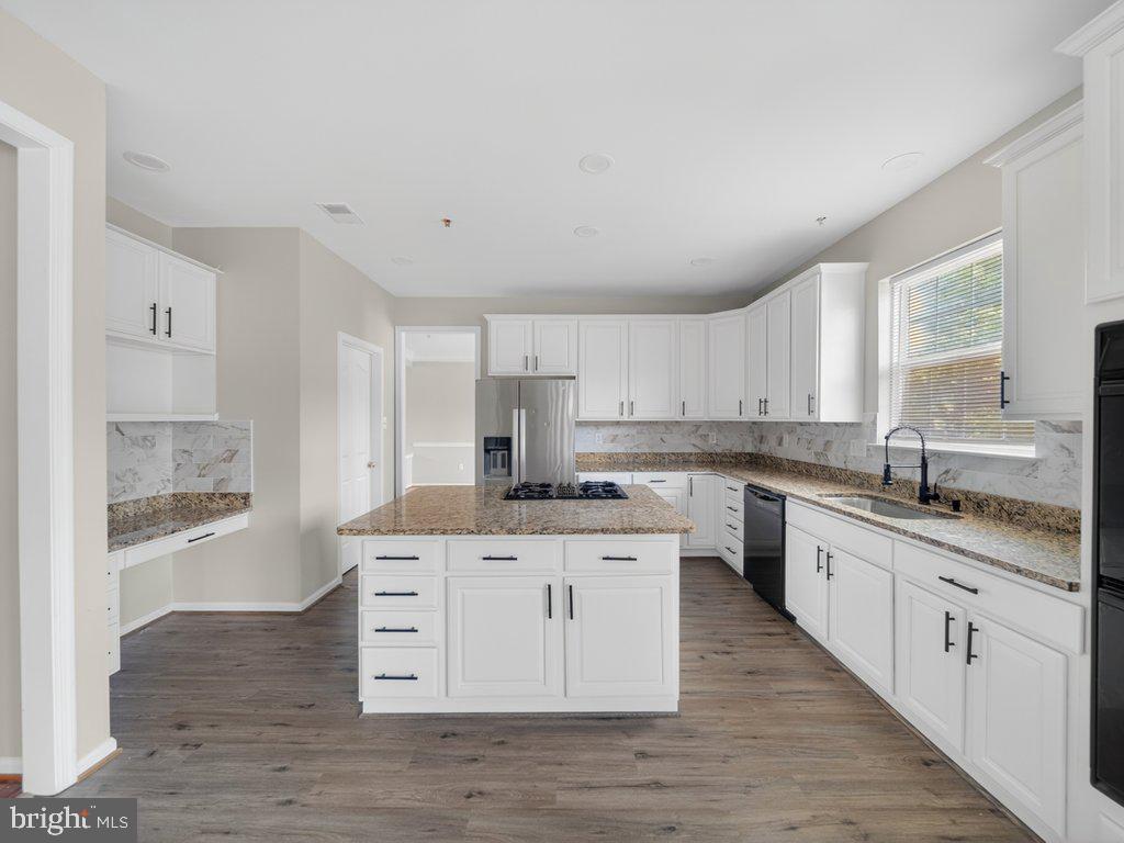 2000 Del Sol Court Bowie, MD 20721 - Photo 17 of 66 kitchen/island