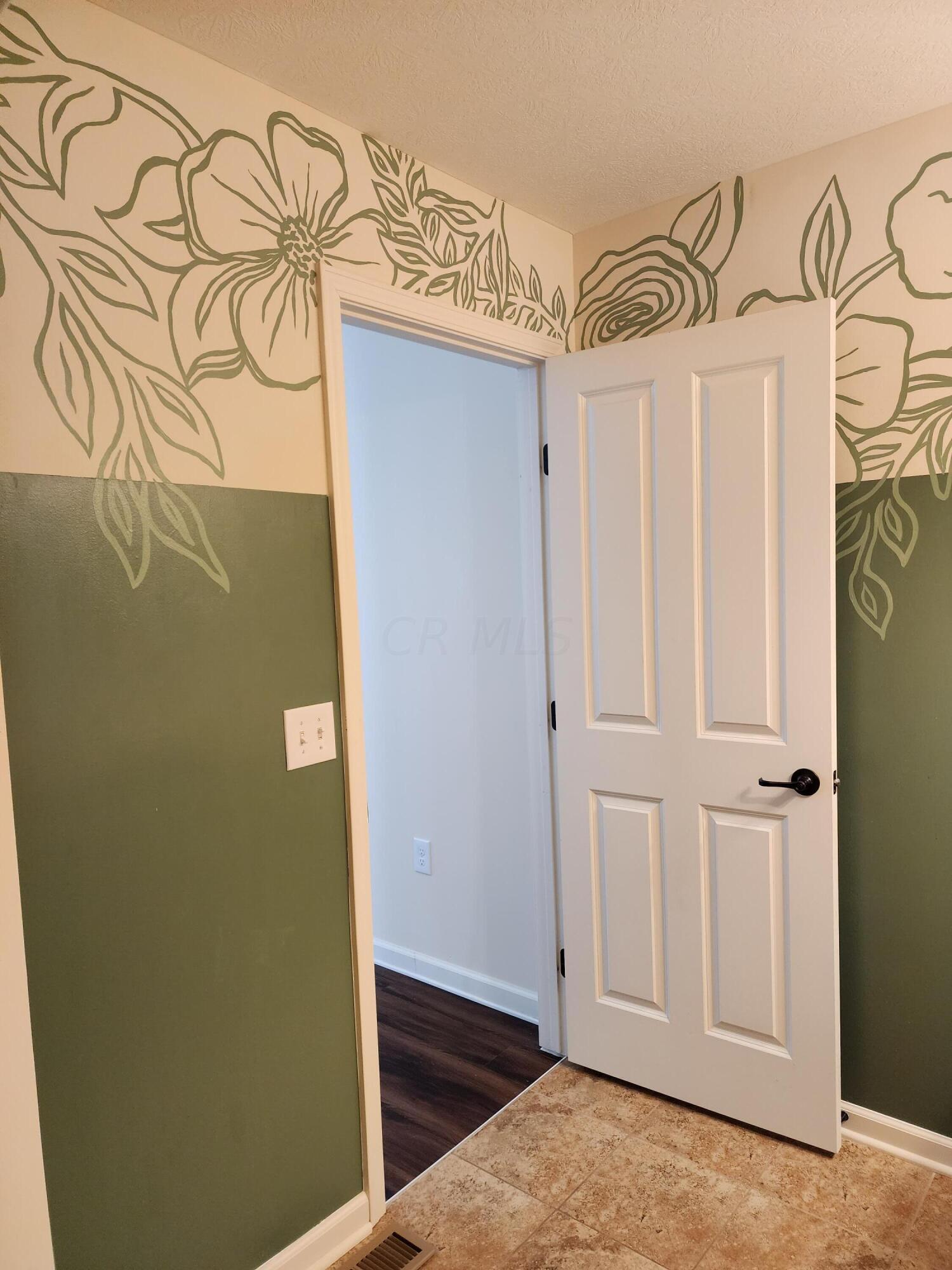 8299 Bruntsfield Road Columbus, OH 43235 - Photo 24 of 42 20230910_155126