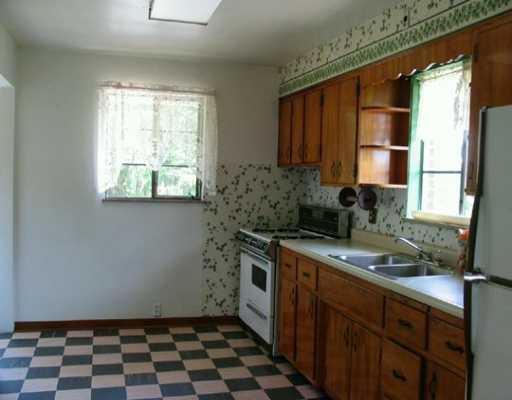 2092 Spooky Hollow Road Lower Burrell, PA 15068 - Photo 4 of 7 Kitchen.