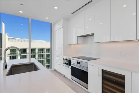 $1,950,000 | 151 North Seabreeze Boulevard, Unit 903E, Fort Lauderdale, FL 33304