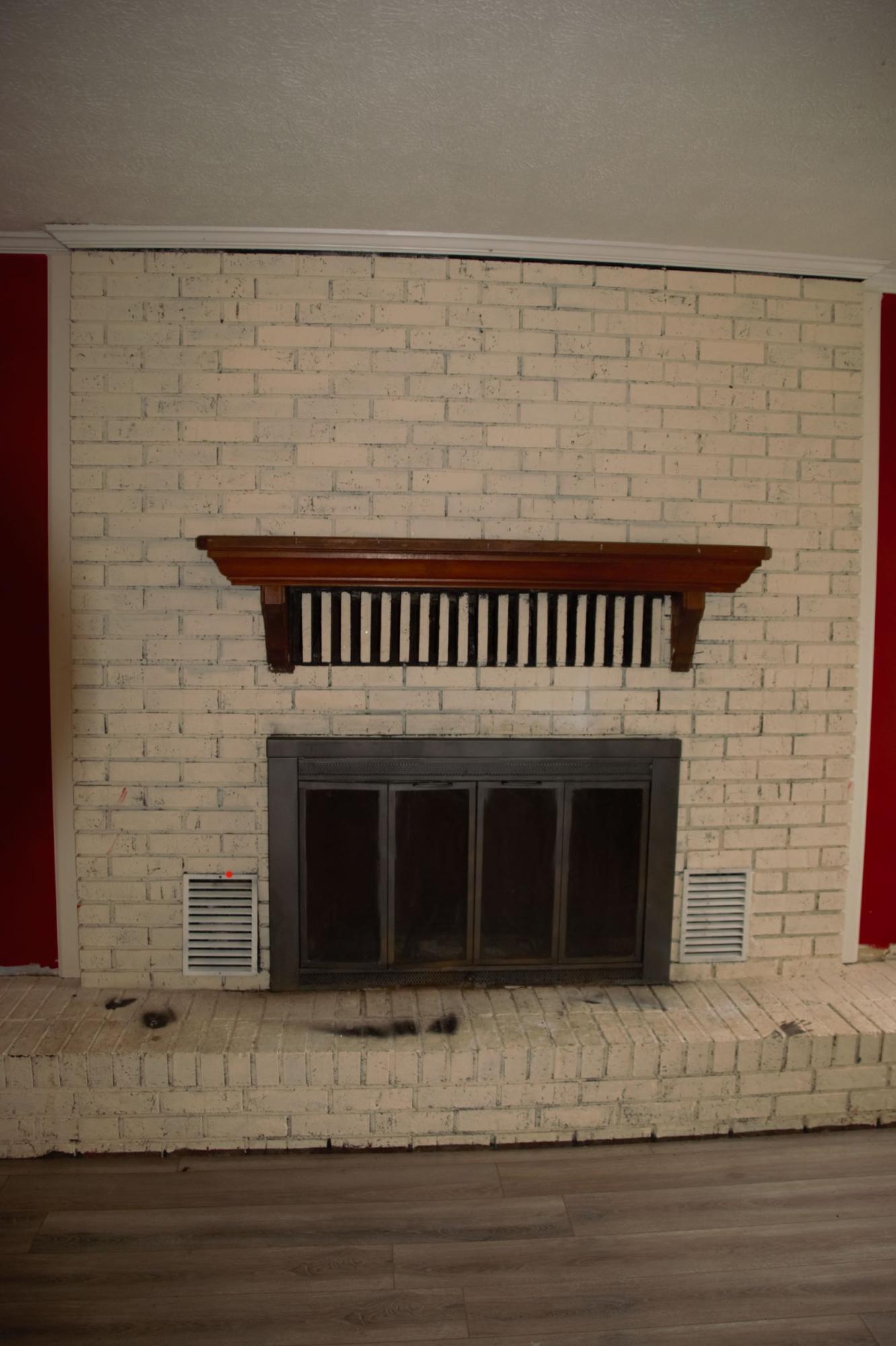 2222 Joy Road Chipley, FL 32428 - Photo 8 of 42 a view of a fireplace