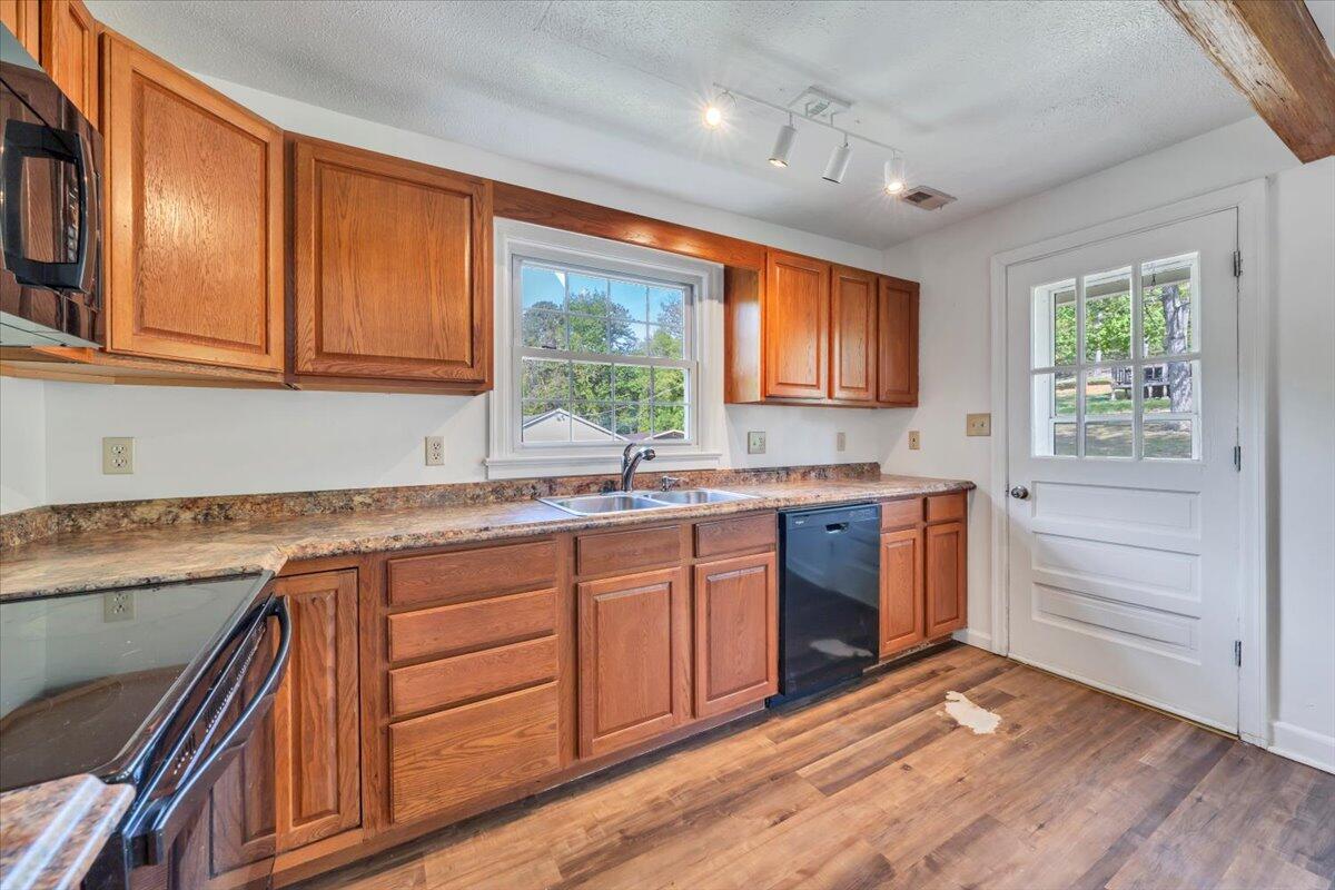 1054 Martin McNeil Road Salem, VA 24153 - Photo 12 of 32 10-MIB02691